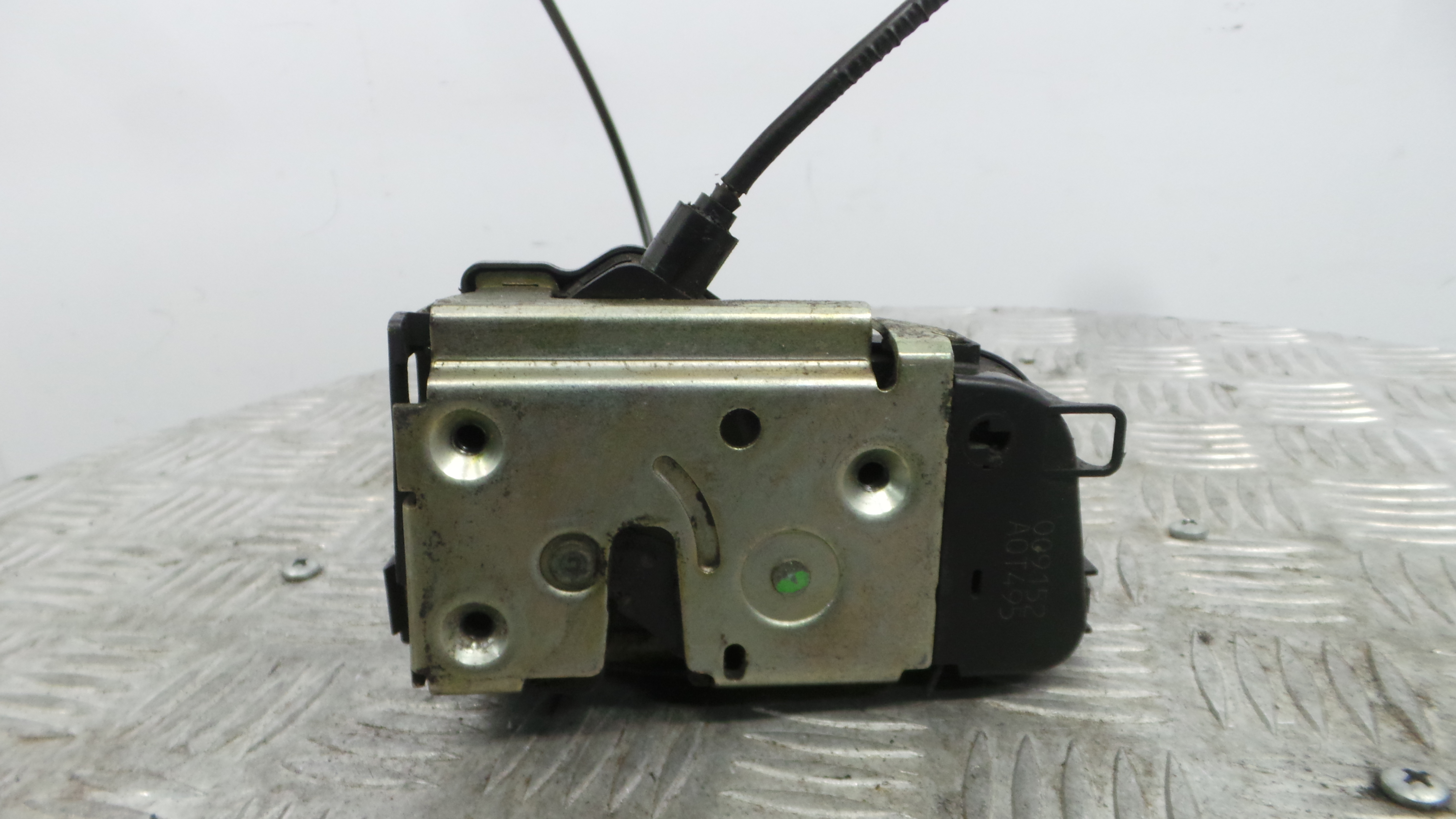 Fecho da Porta Trás Esq 8200000657 - RENAULT LAGUNA II (BG0/1_)-37065595