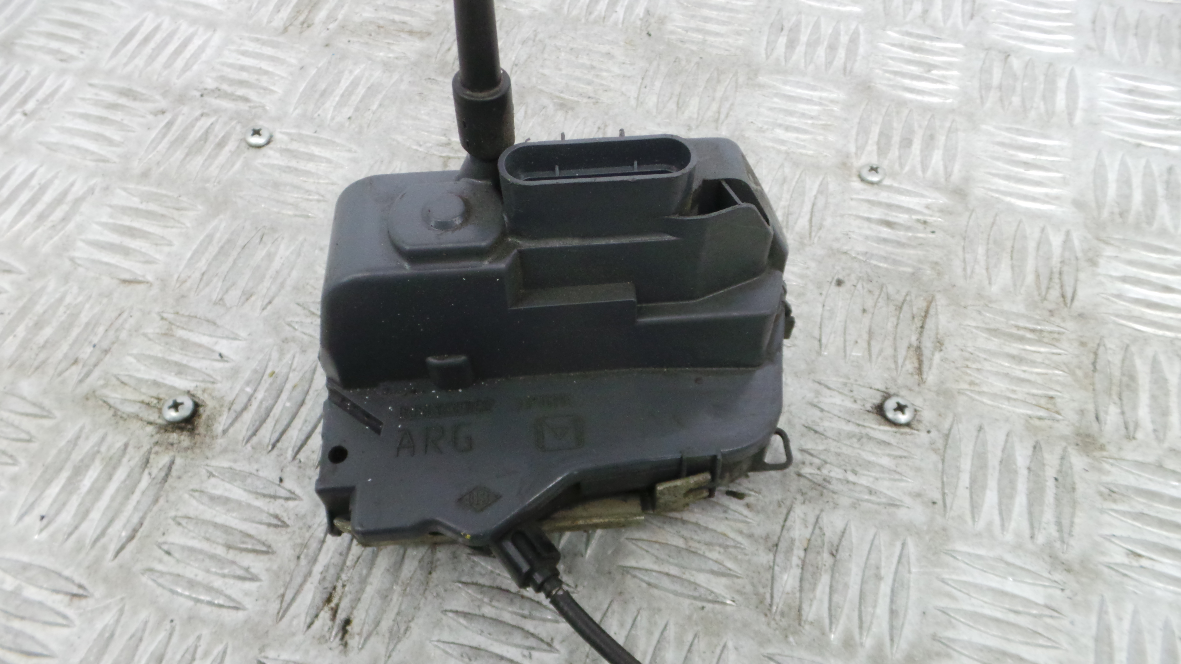 Fecho da Porta Trás Esq 8200000657 - RENAULT LAGUNA II (BG0/1_)-37065595