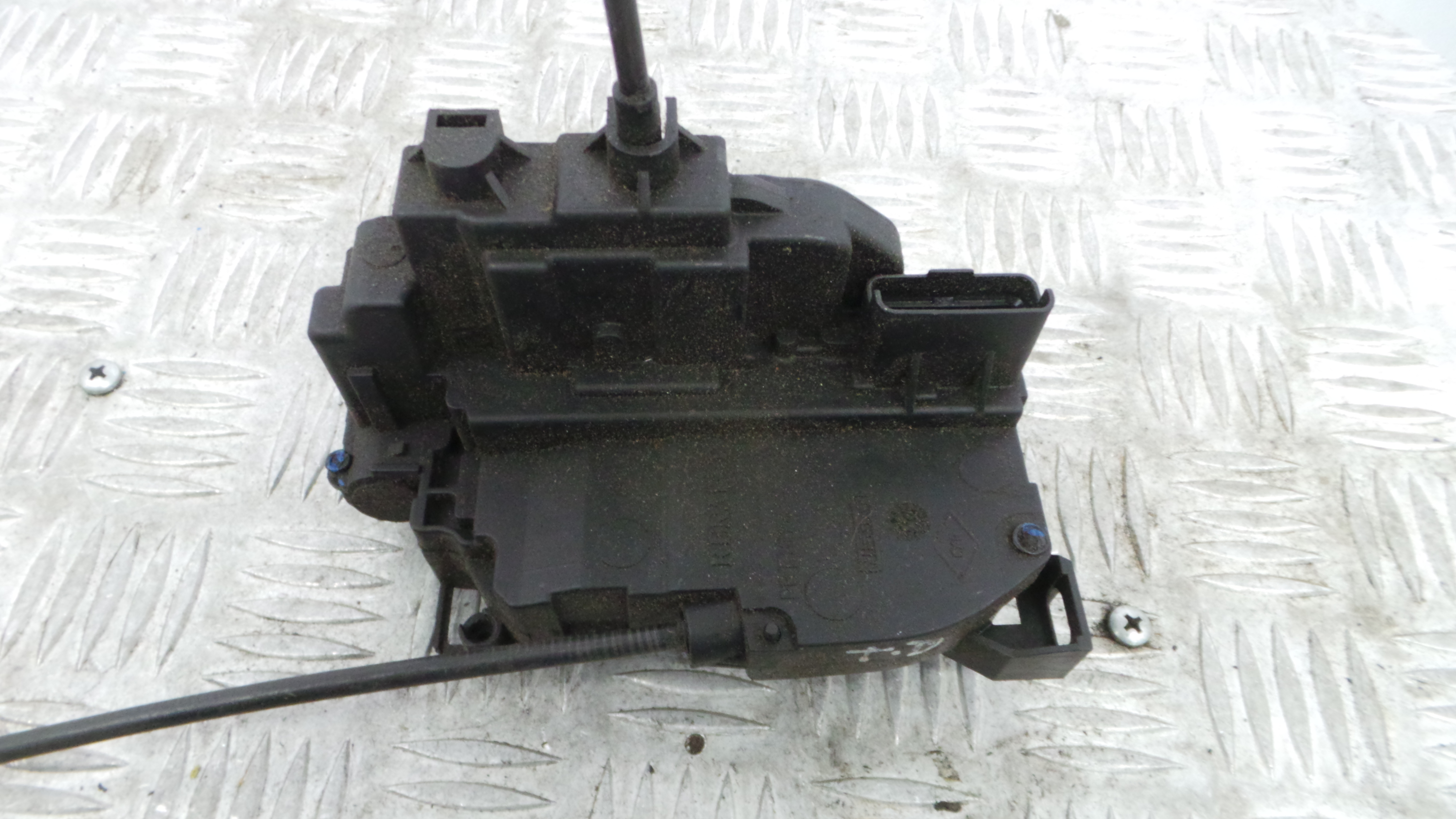 Fecho da Porta Trás Dto 825020002R - RENAULT MEGANE III Hatchback (BZ0/1_, B3_)-37065979