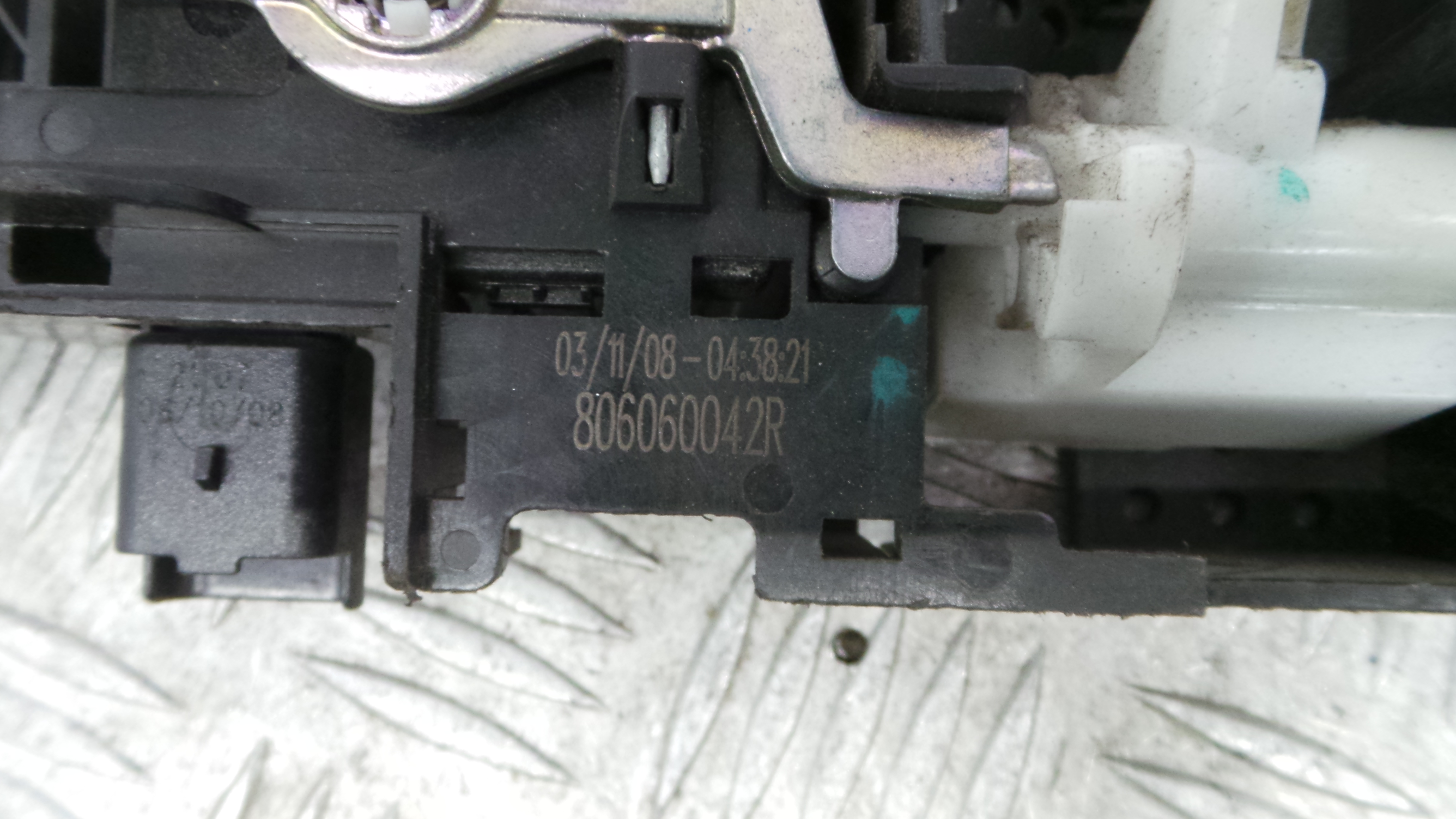 Puxador Exterior Frente Direita 806060042R - RENAULT MEGANE III Hatchback (BZ0/1_, B3_)-37066050