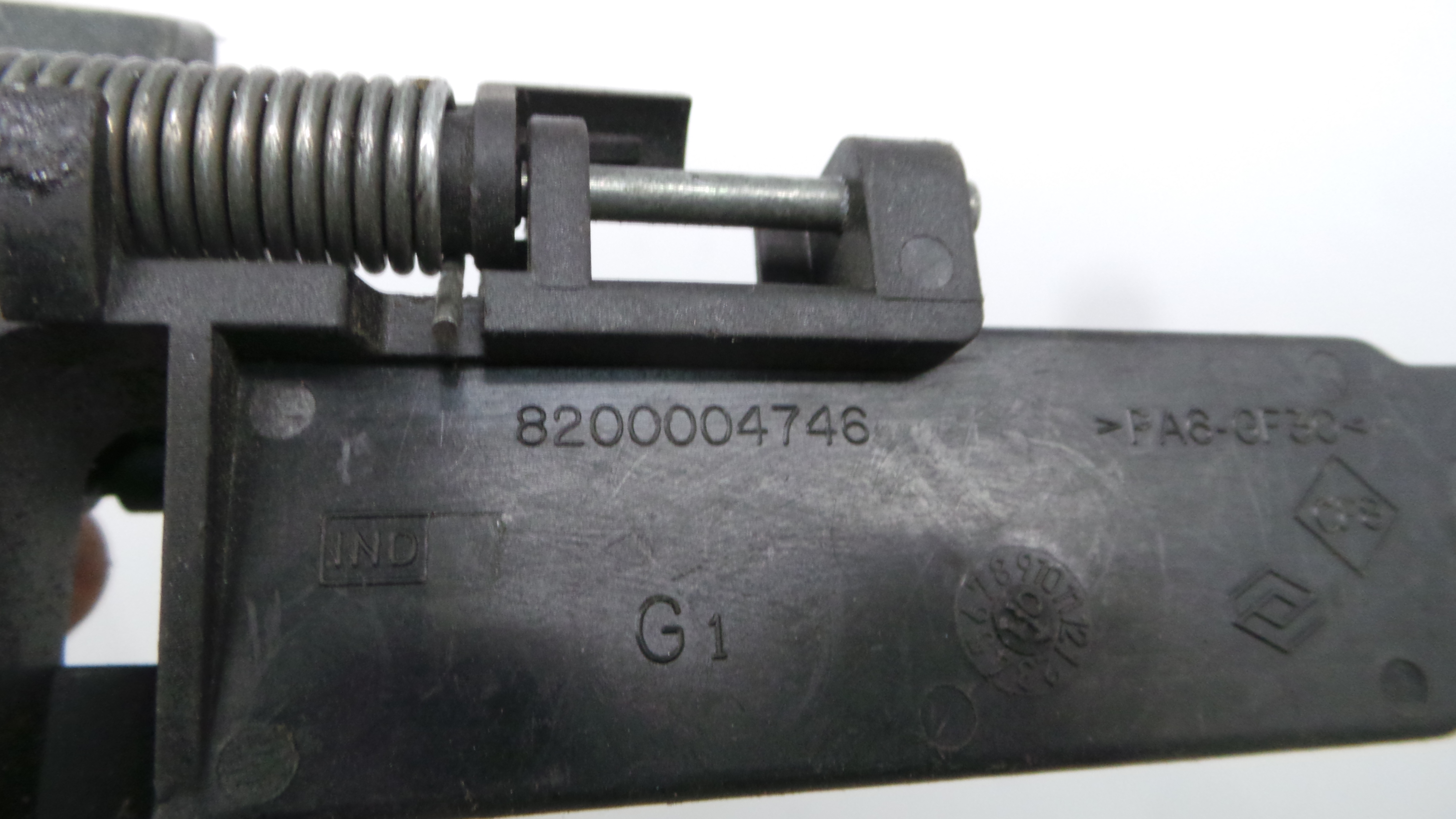 Puxador Exterior Trás esquerdo 8200004746 - RENAULT LAGUNA II (BG0/1_)-37066083