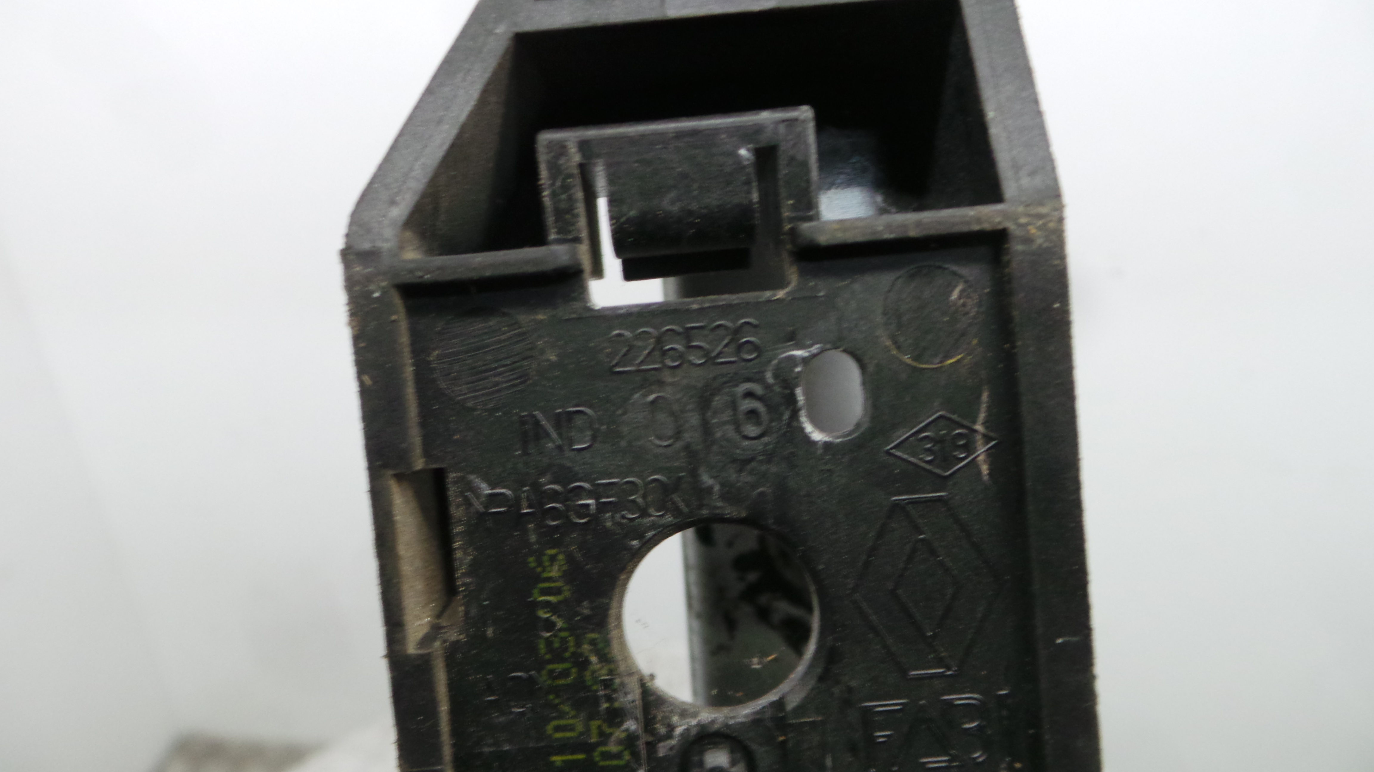 Puxador Exterior Frente Direita  8200226526 - RENAULT CLIO III (BR0/1, CR0/1)-37066124