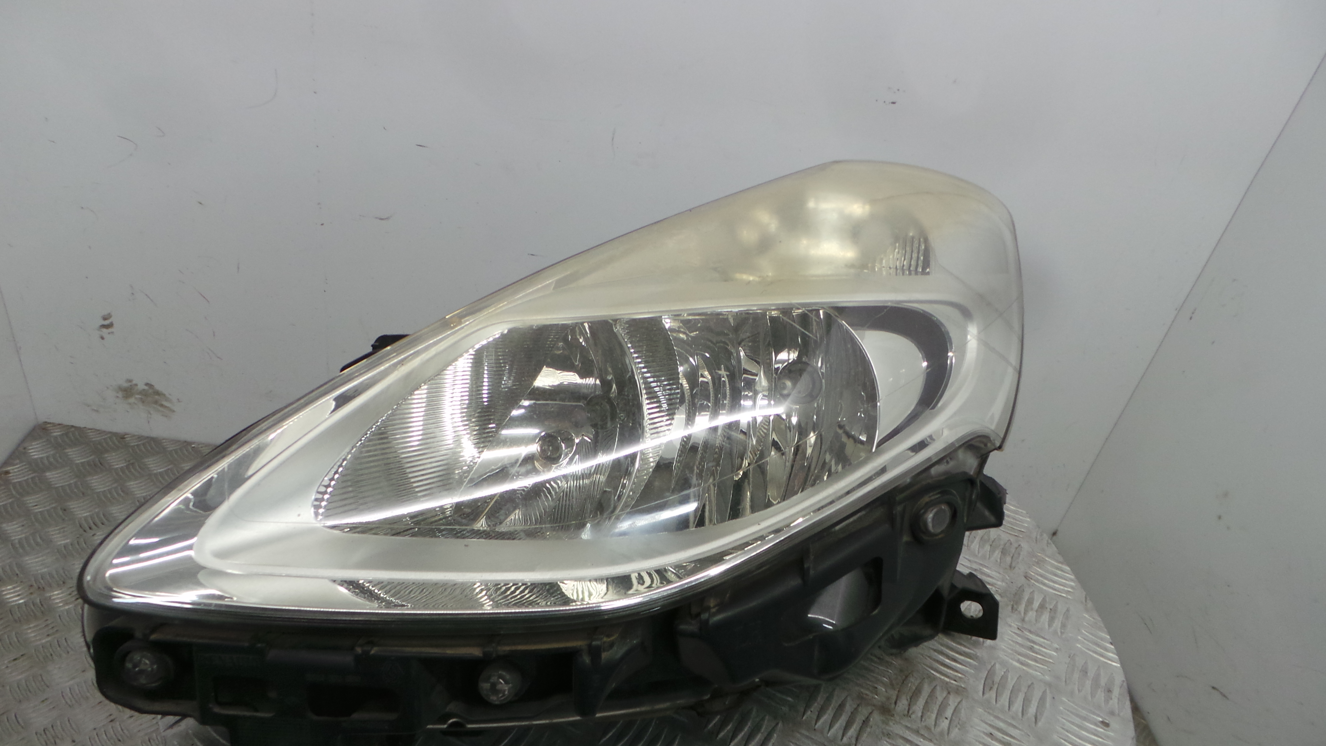 Ótica Esq 8200892493 - RENAULT CLIO III (BR0/1, CR0/1)-37075539 Ótica Esq 8200892493 - RENAULT CLIO III (BR0/1, CR0/1)-37075539