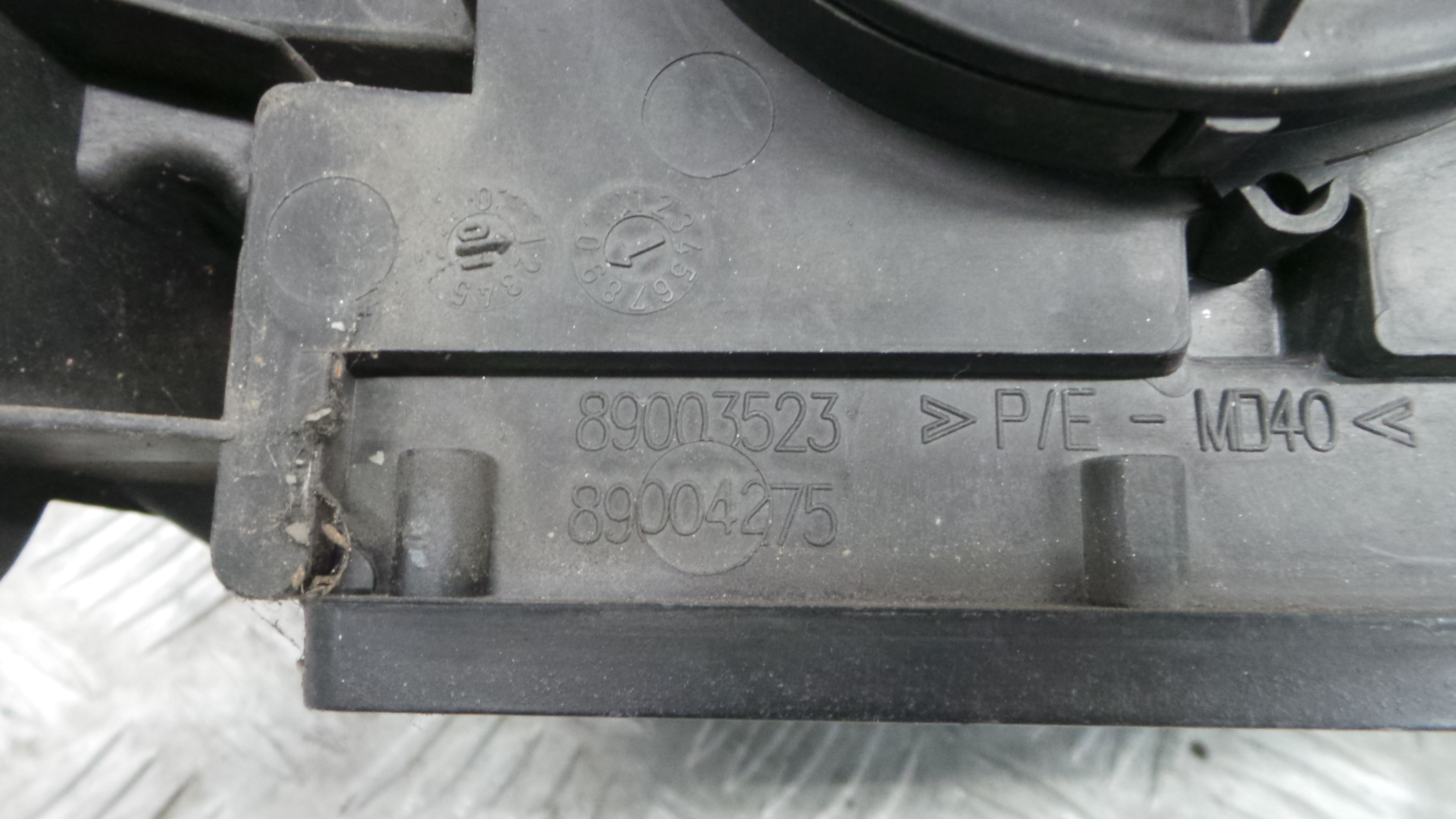 Ótica Esq 89003523 - RENAULT LAGUNA II (BG0/1_)-37075542