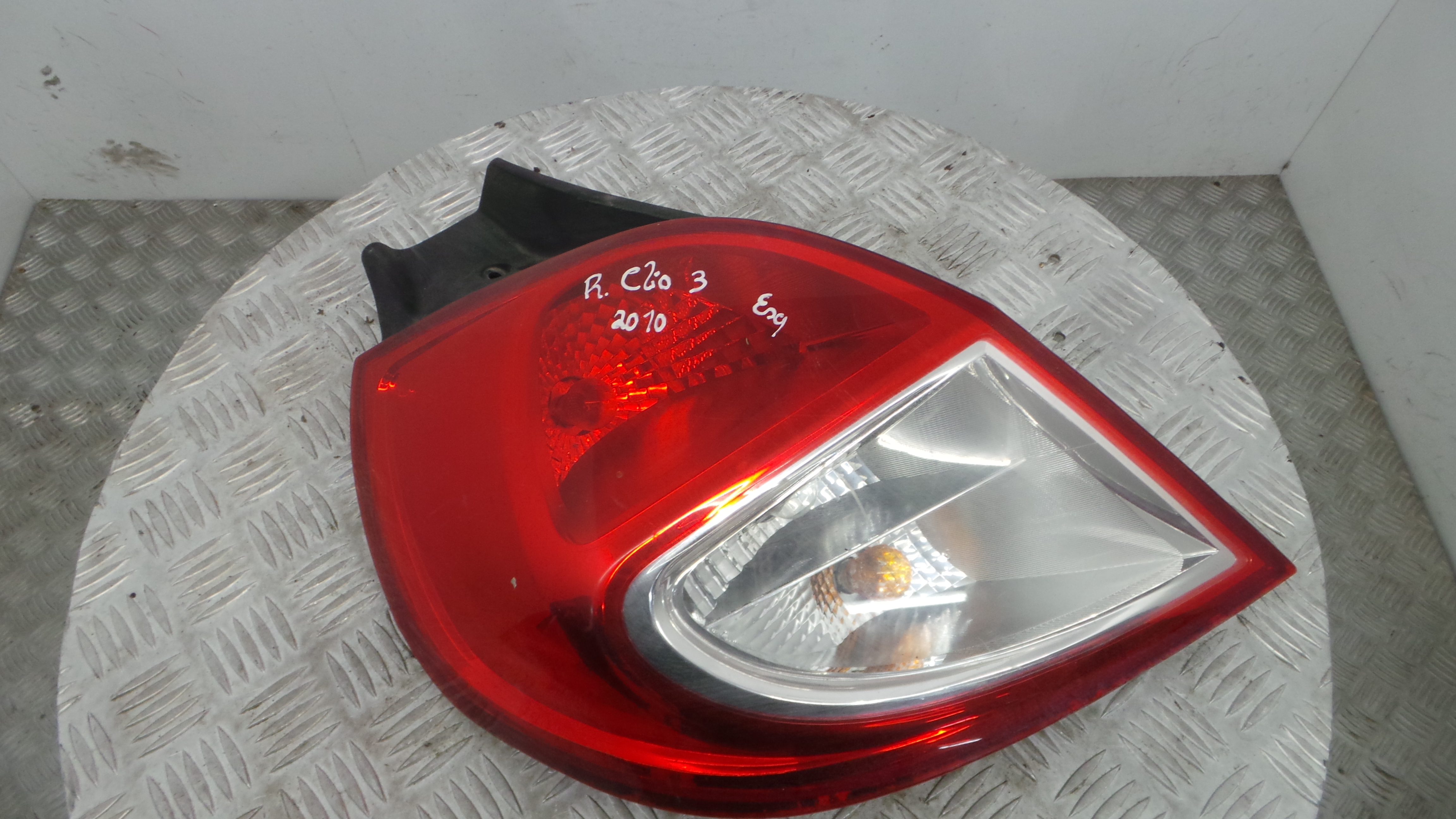 Farolim Stop Esq 8200776048 - RENAULT CLIO III (BR0/1, CR0/1)-37075725 Farolim Stop Esq 8200776048 - RENAULT CLIO III (BR0/1, CR0/1)-37075725