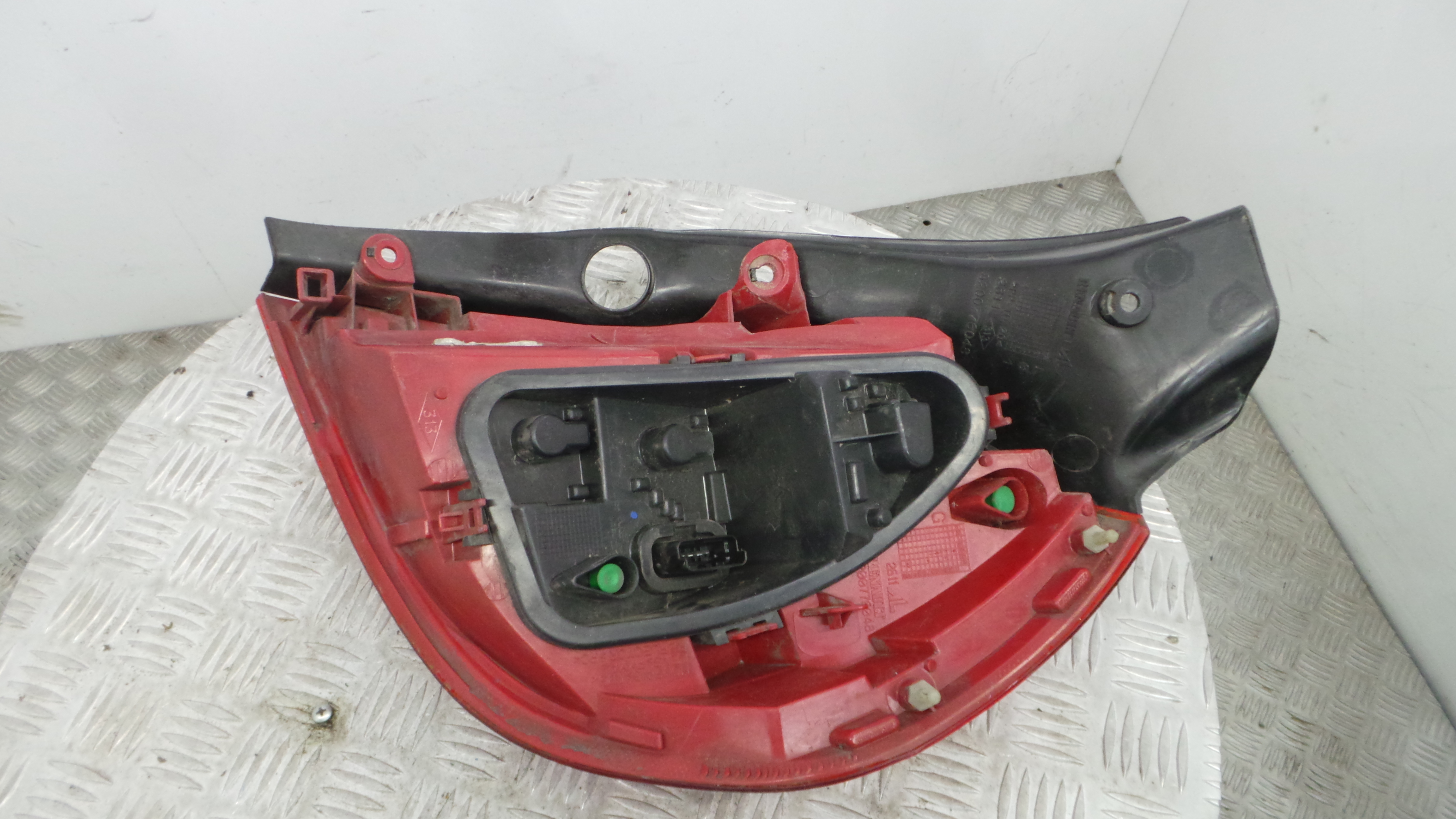 Farolim Stop Esq 8200776048 - RENAULT CLIO III (BR0/1, CR0/1)-37075725