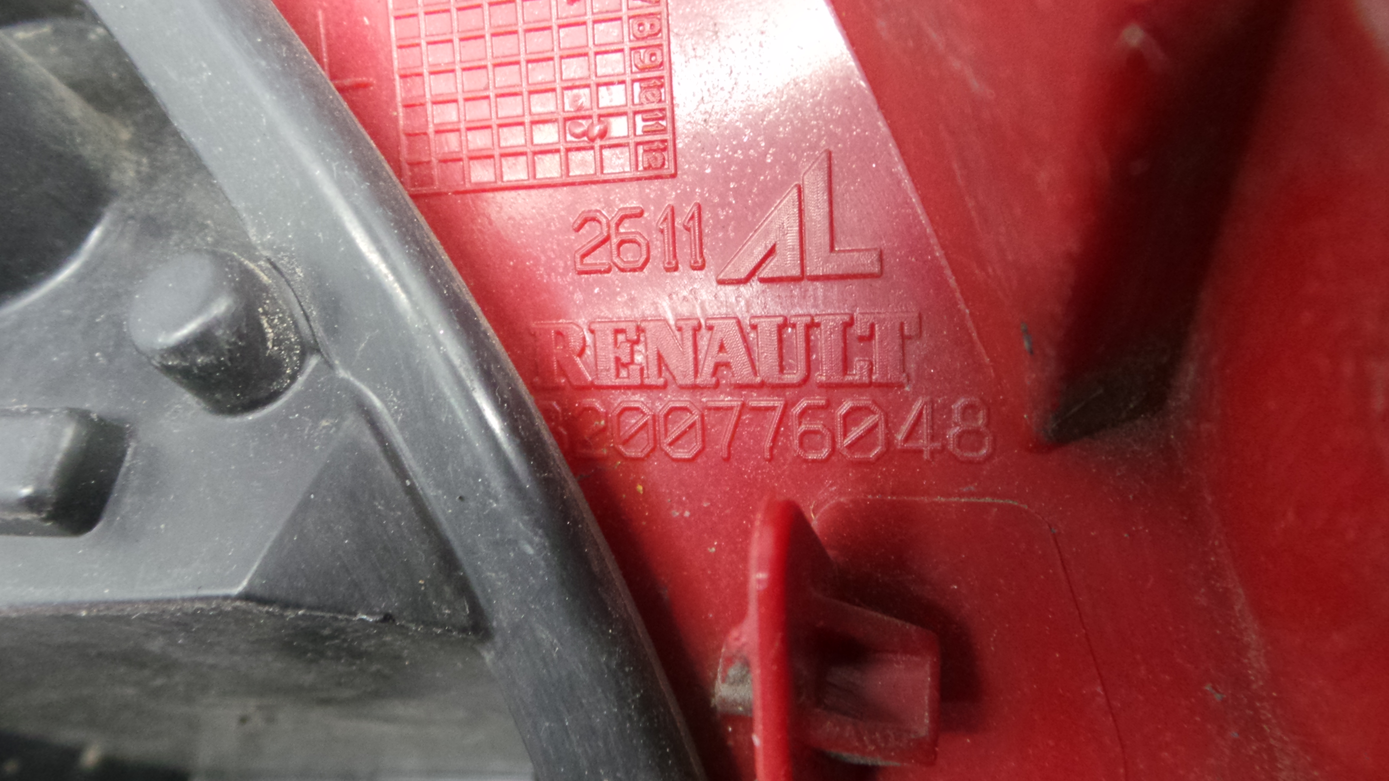 Farolim Stop Esq 8200776048 - RENAULT CLIO III (BR0/1, CR0/1)-37075725