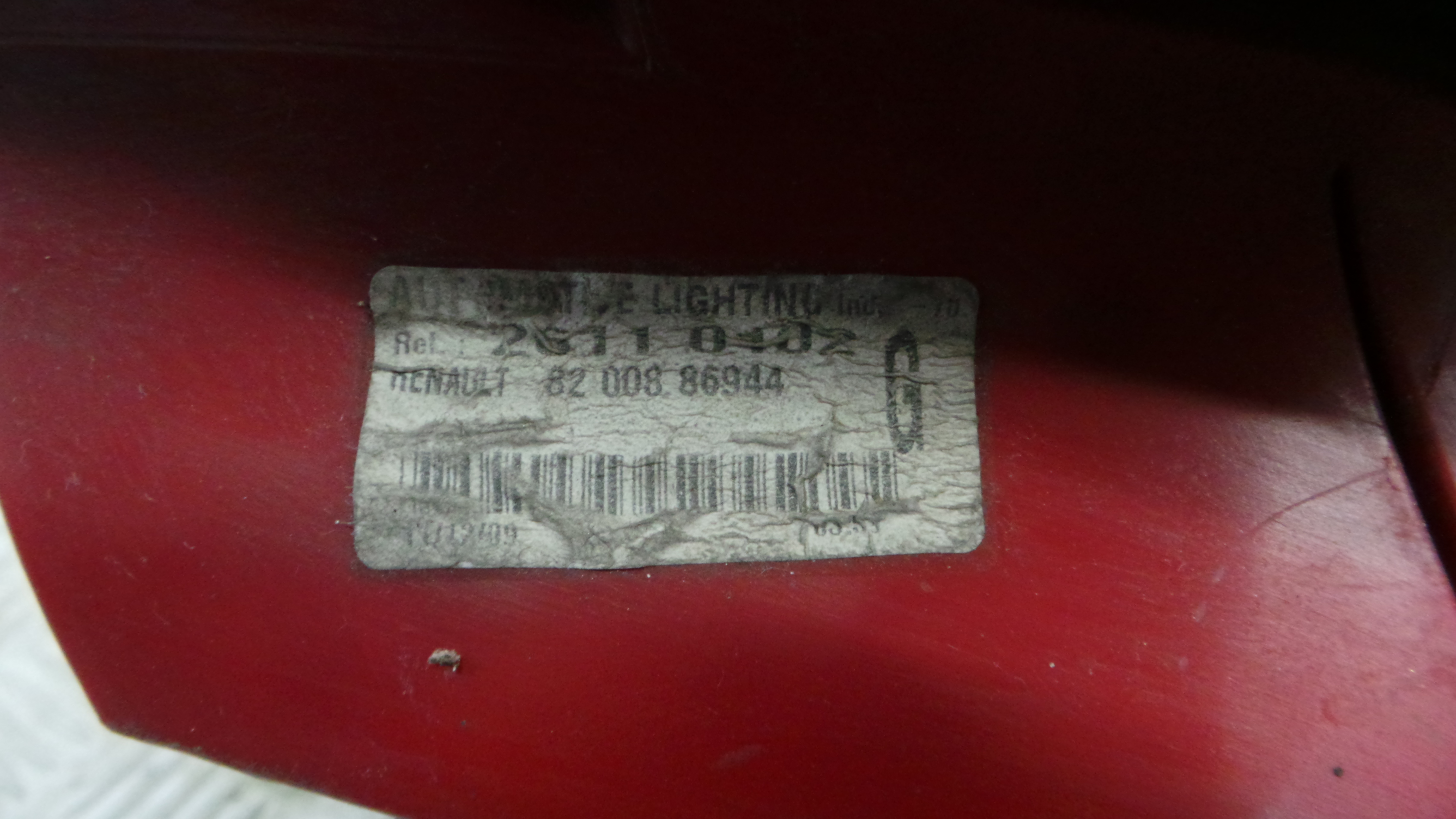 Farolim Stop Esq 8200776048 - RENAULT CLIO III (BR0/1, CR0/1)-37075725