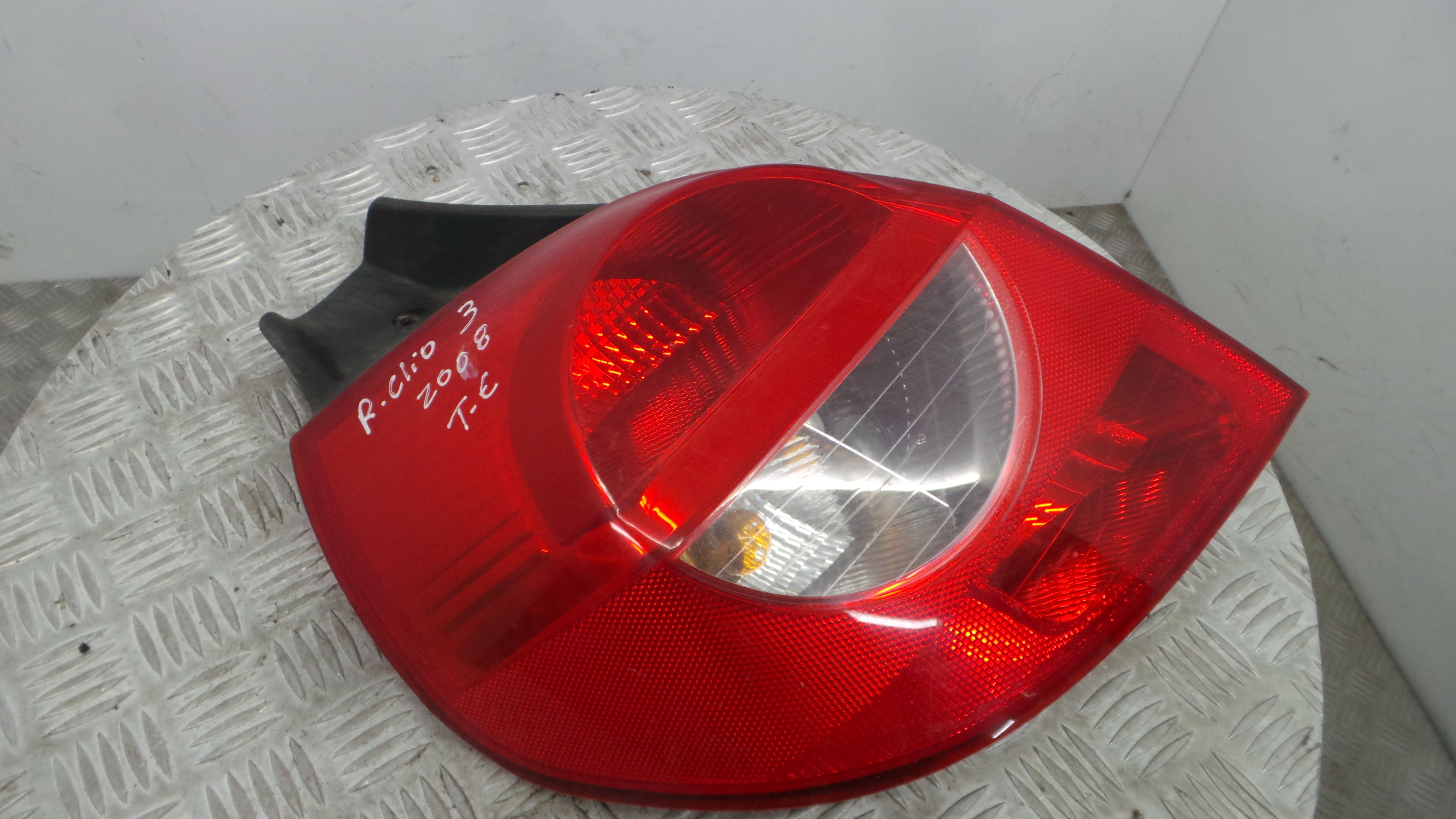 Farolim Stop Esq 8200459962 - RENAULT CLIO III (BR0/1, CR0/1)-37075730 Farolim Stop Esq 8200459962 - RENAULT CLIO III (BR0/1, CR0/1)-37075730