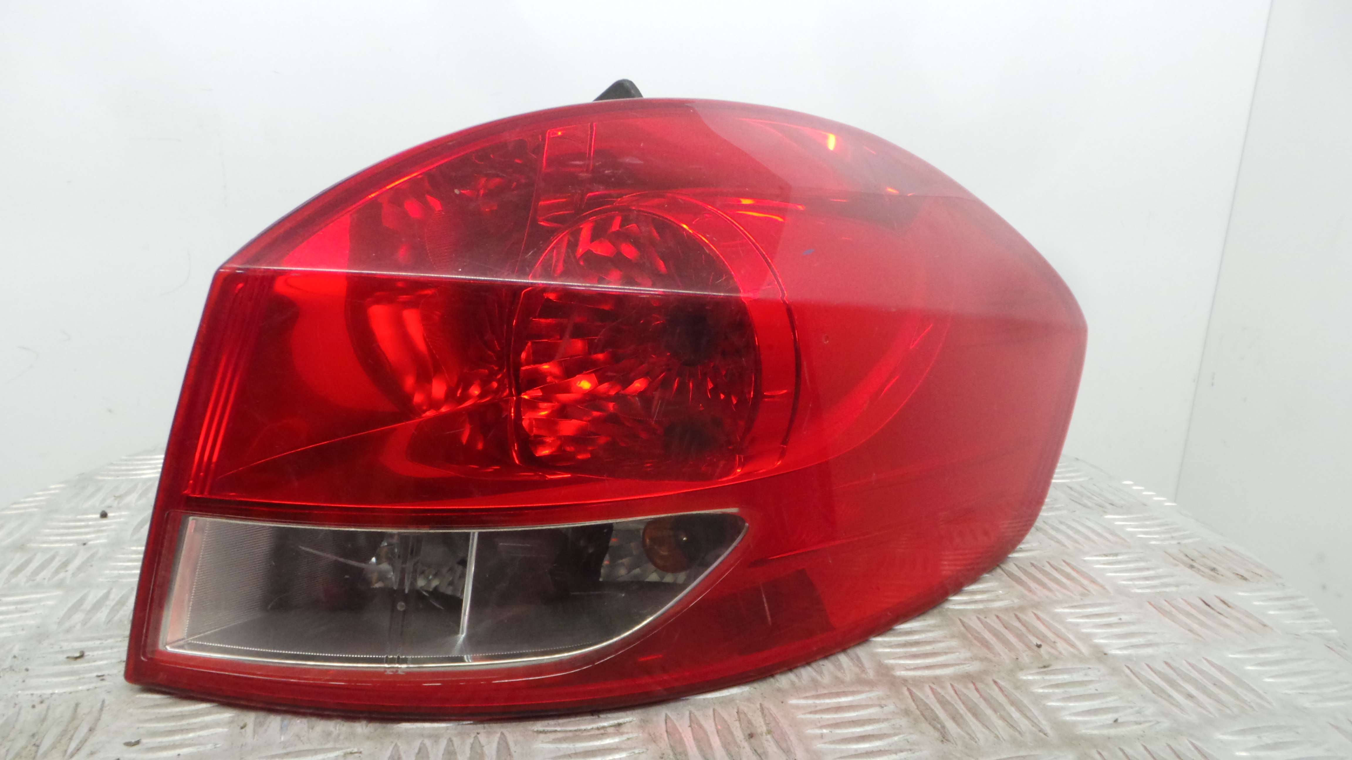 Farolim Stop Dto 8200586844 - RENAULT CLIO III Grandtour (KR0/1_), CLIO III Sportour (KR0/1_)-37075733 Farolim Stop Dto 8200586844 - RENAULT CLIO III Grandtour (KR0/1_), CLIO III Sportour (KR0/1_)-37075733