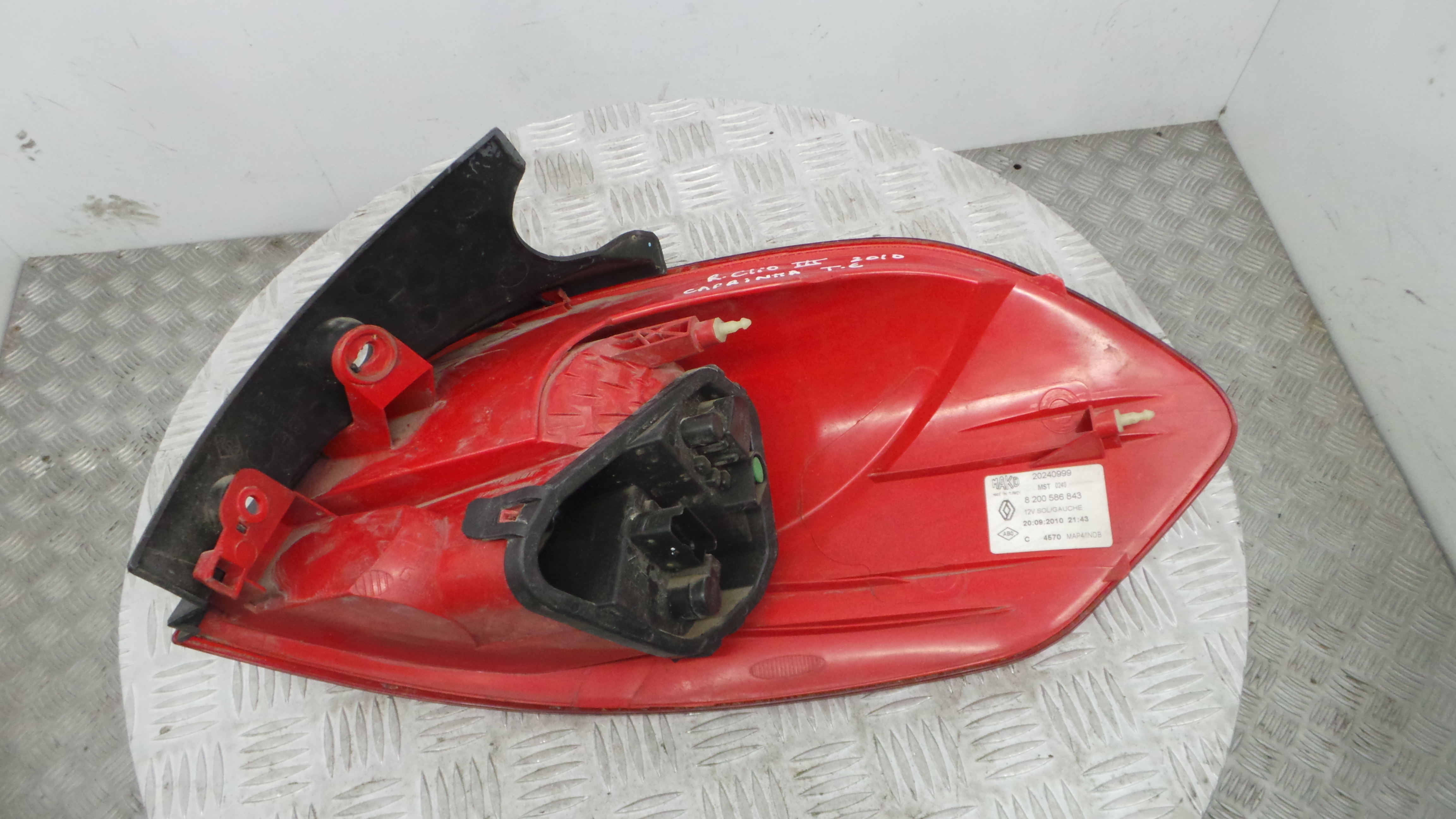 Farolim Stop Esq 8200586843 - RENAULT CLIO III Grandtour (KR0/1_), CLIO III Sportour (KR0/1_)-37075954