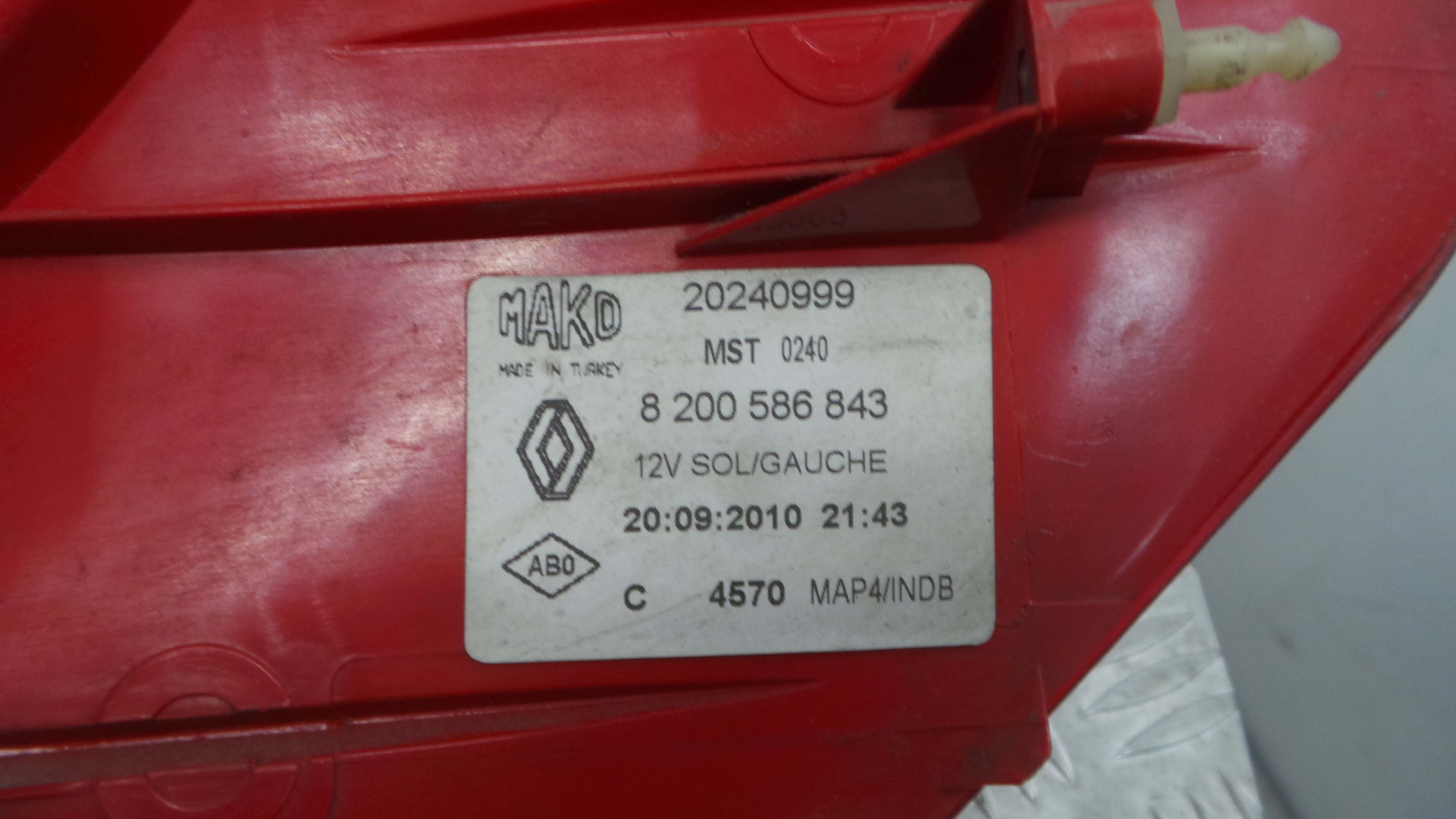 Farolim Stop Esq 8200586843 - RENAULT CLIO III Grandtour (KR0/1_), CLIO III Sportour (KR0/1_)-37075954