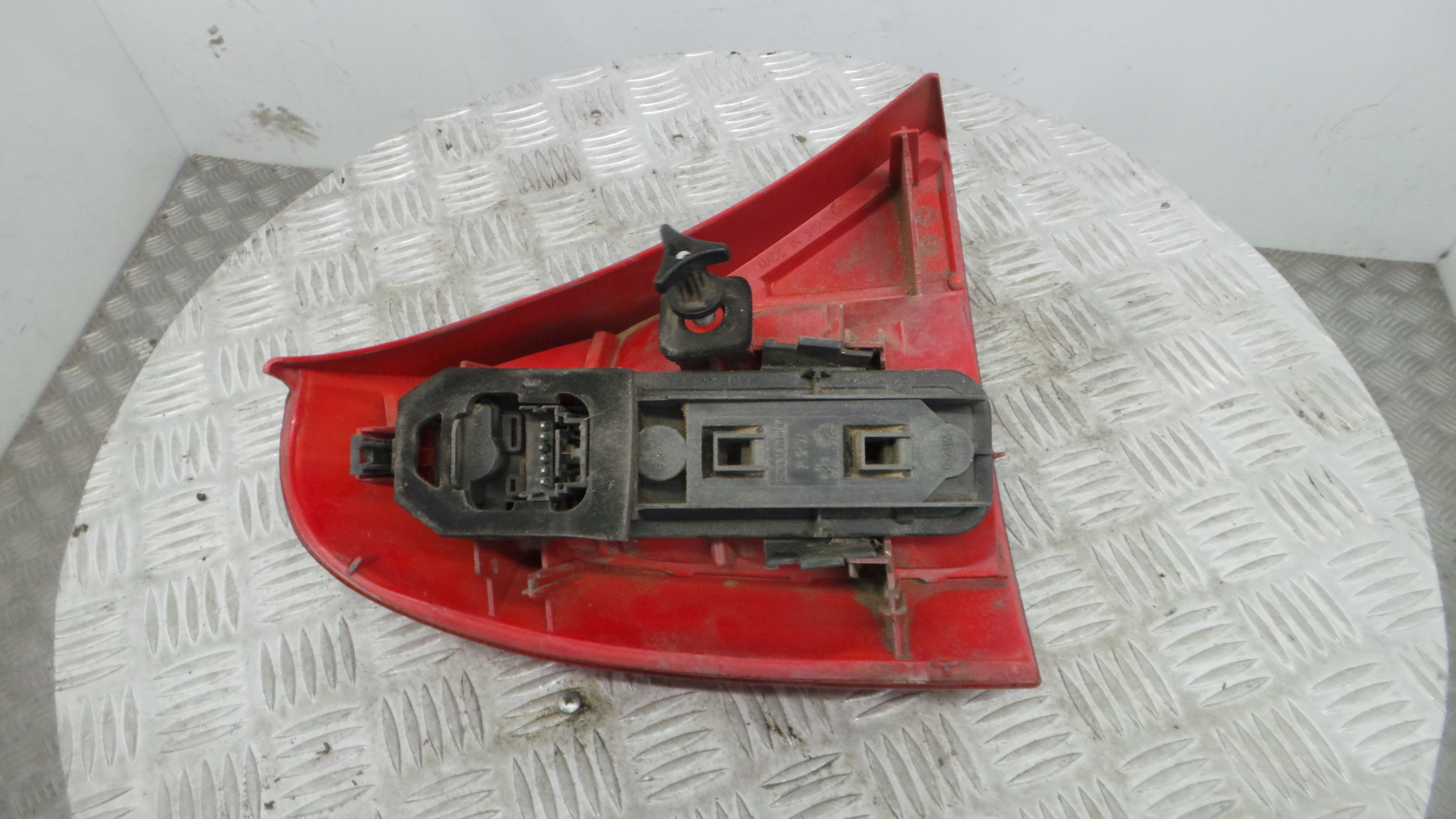 Farolim Stop Dto 7700410516 - RENAULT CLIO II (BB_, CB_), CLIO Mk II (BB_, CB_)-37075960