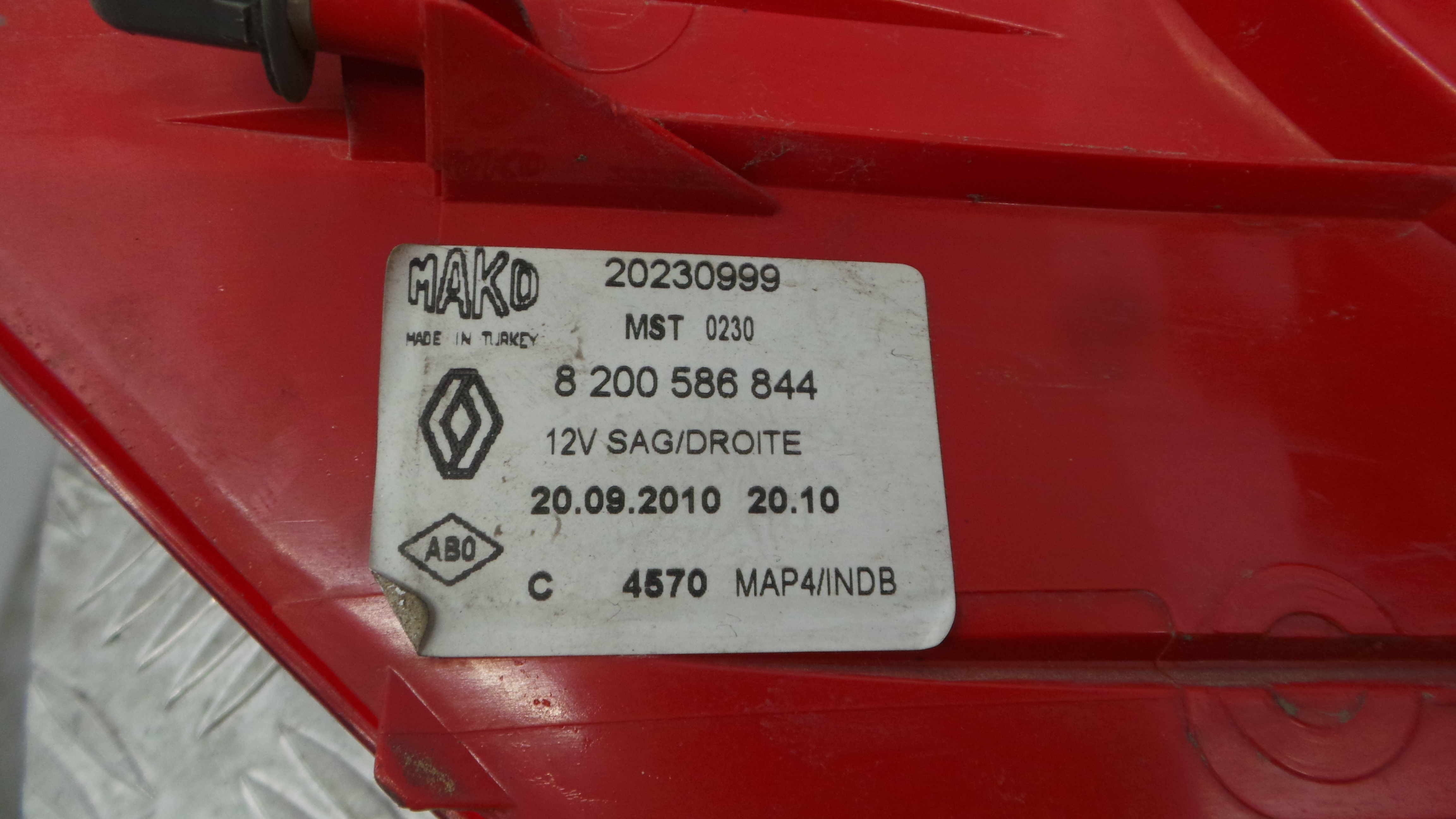 Farolim Stop Dto 8200586844 - RENAULT CLIO III Grandtour (KR0/1_), CLIO III Sportour (KR0/1_)-37075963