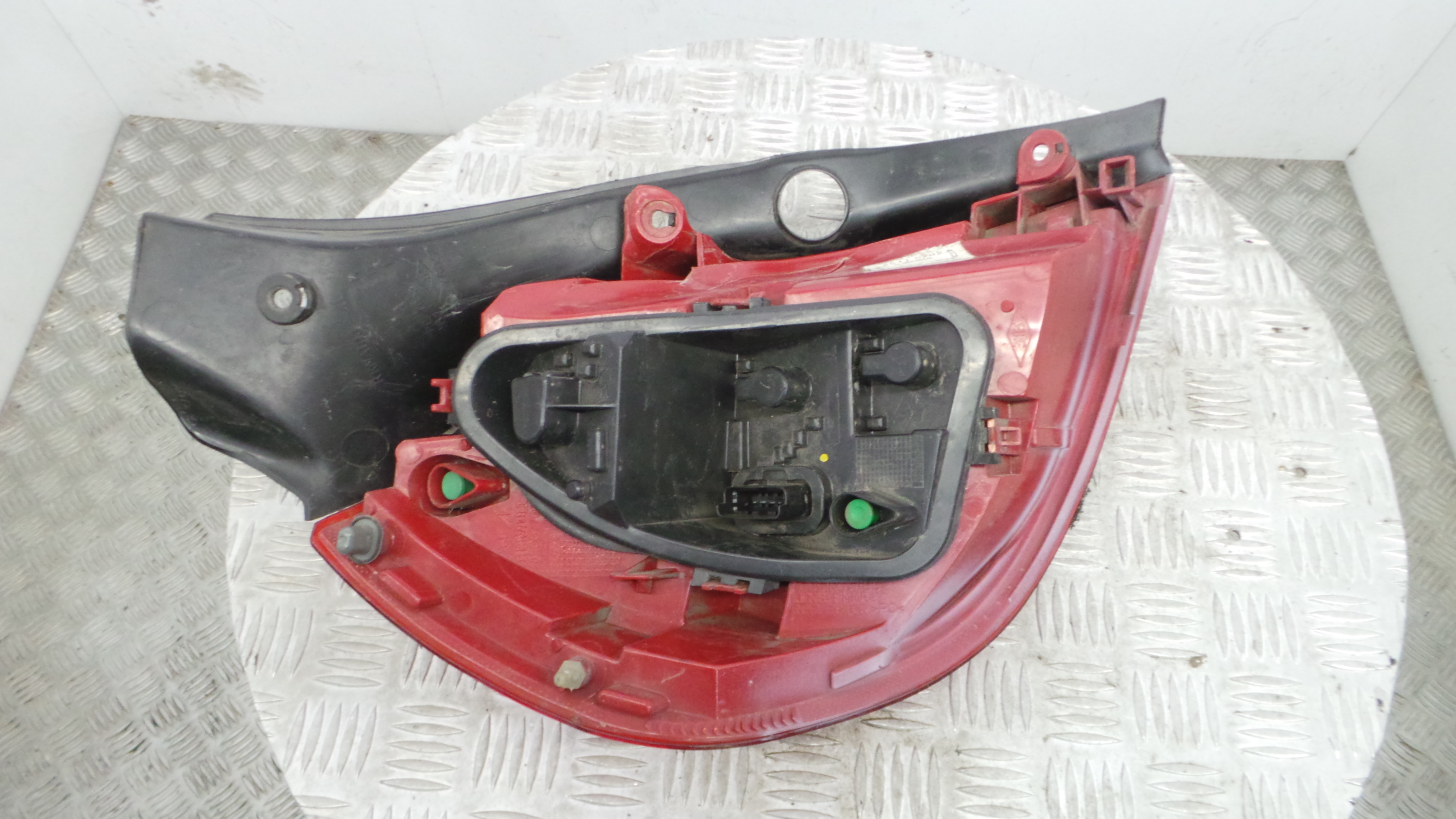 Farolim Stop Dto 8200886946 - RENAULT CLIO III (BR0/1, CR0/1)-37075972