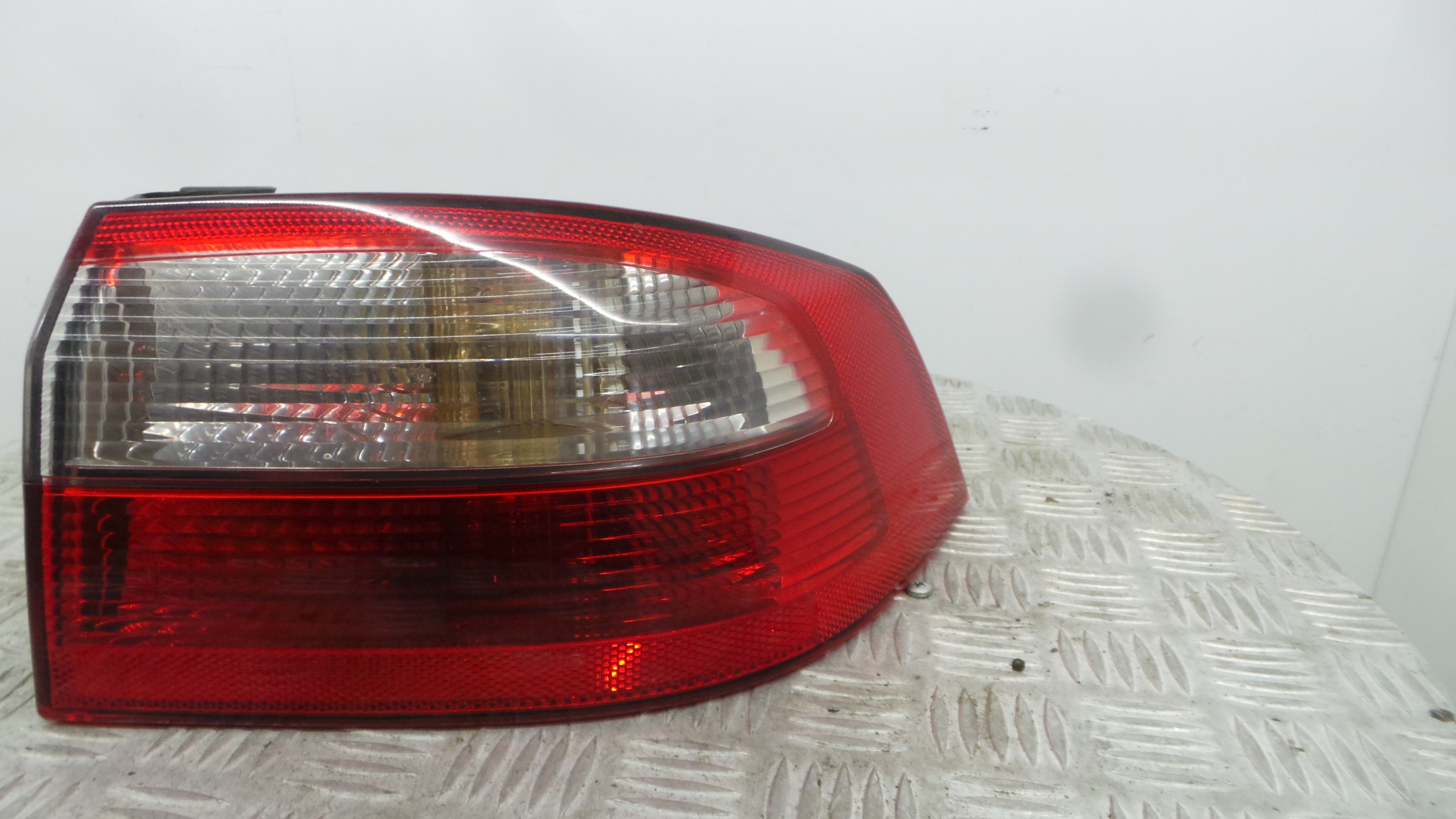 Farolim Stop Dto 8200002474 - RENAULT LAGUNA II (BG0/1_)-37075984 Farolim Stop Dto 8200002474 - RENAULT LAGUNA II (BG0/1_)-37075984