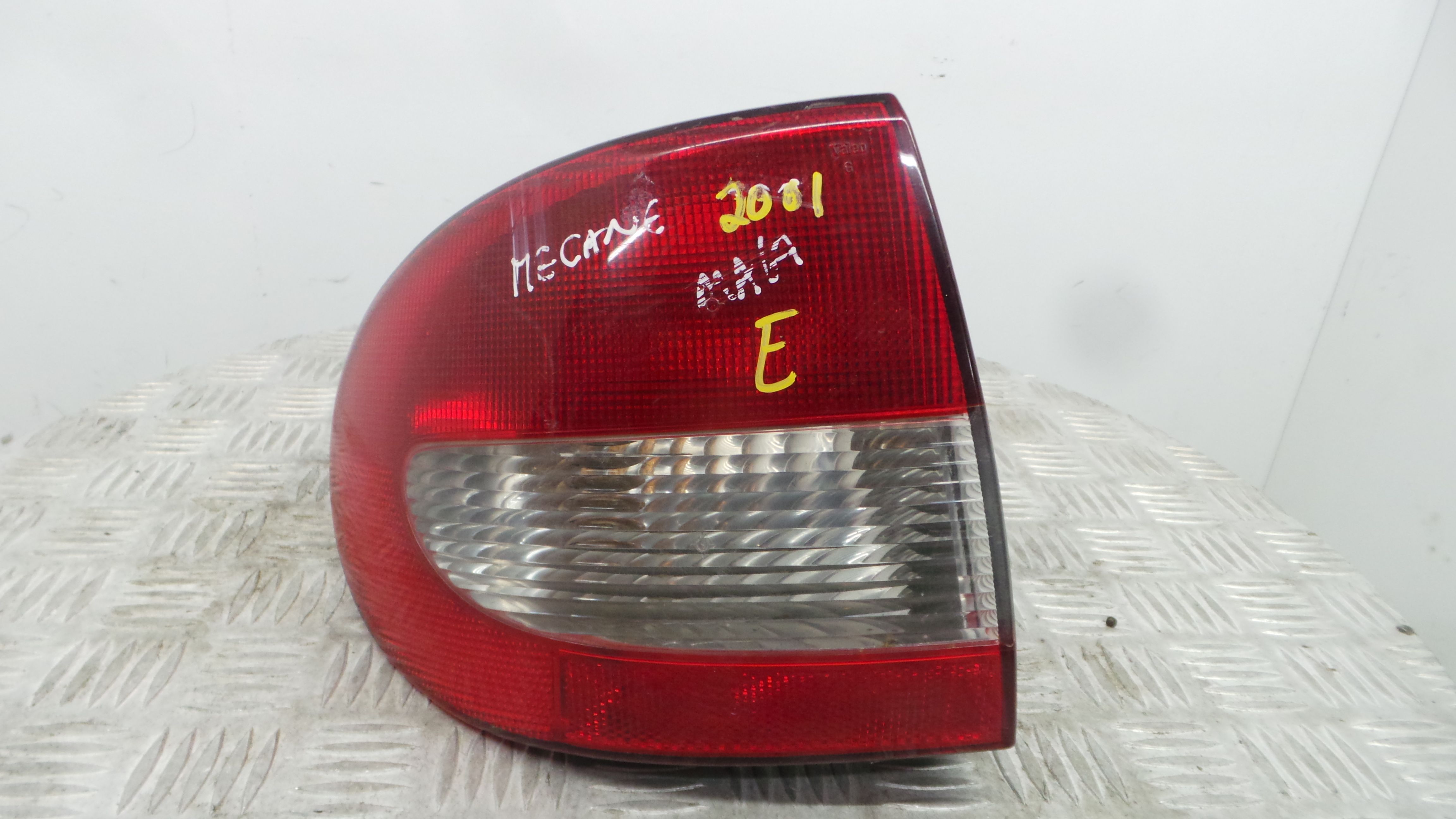 Farolim Stop Esq 7700428058 - RENAULT MEGANE I (BA0/1_)-37076131 Farolim Stop Esq 7700428058 - RENAULT MEGANE I (BA0/1_)-37076131