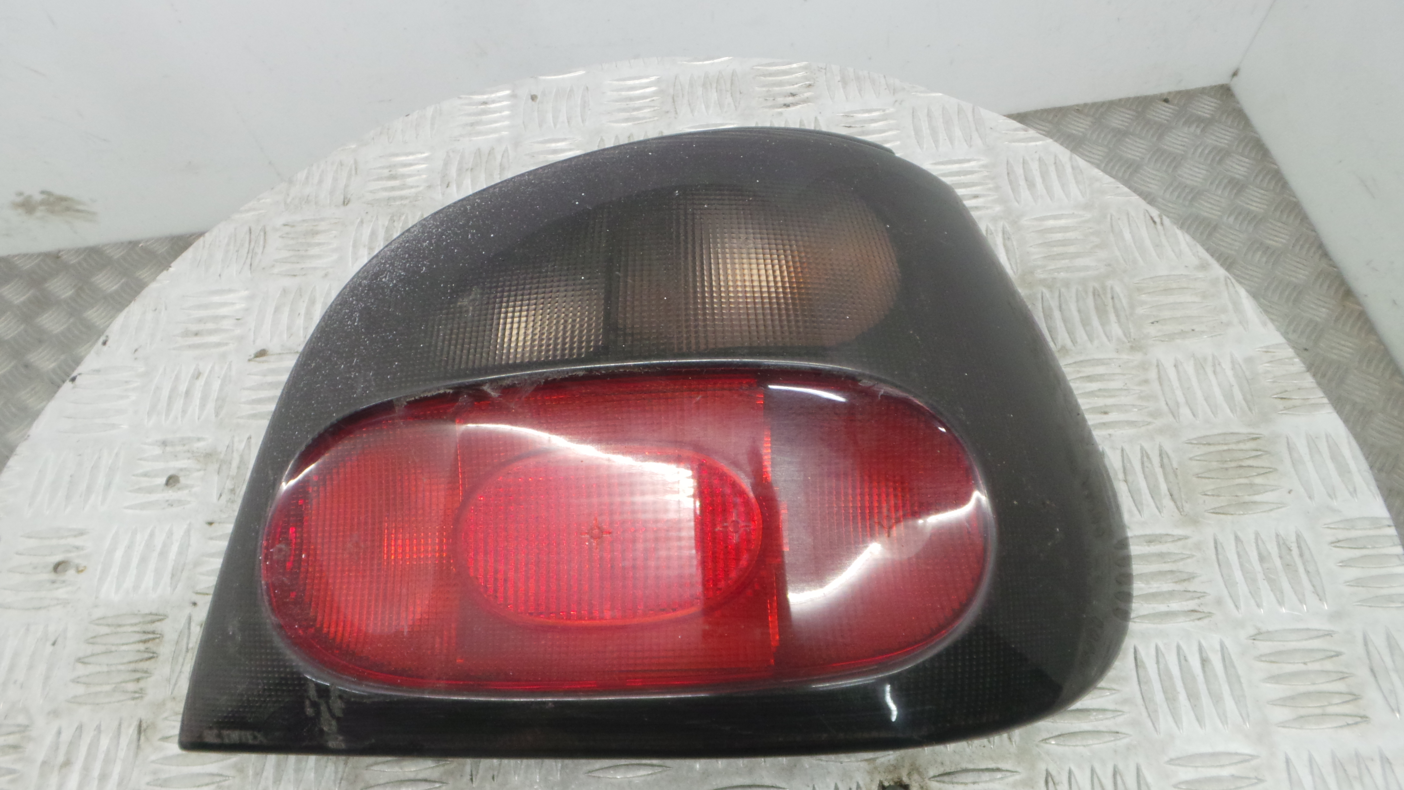Farolim Stop Dto 7701040646 - RENAULT MEGANE I (BA0/1_)-37076136 Farolim Stop Dto 7701040646 - RENAULT MEGANE I (BA0/1_)-37076136