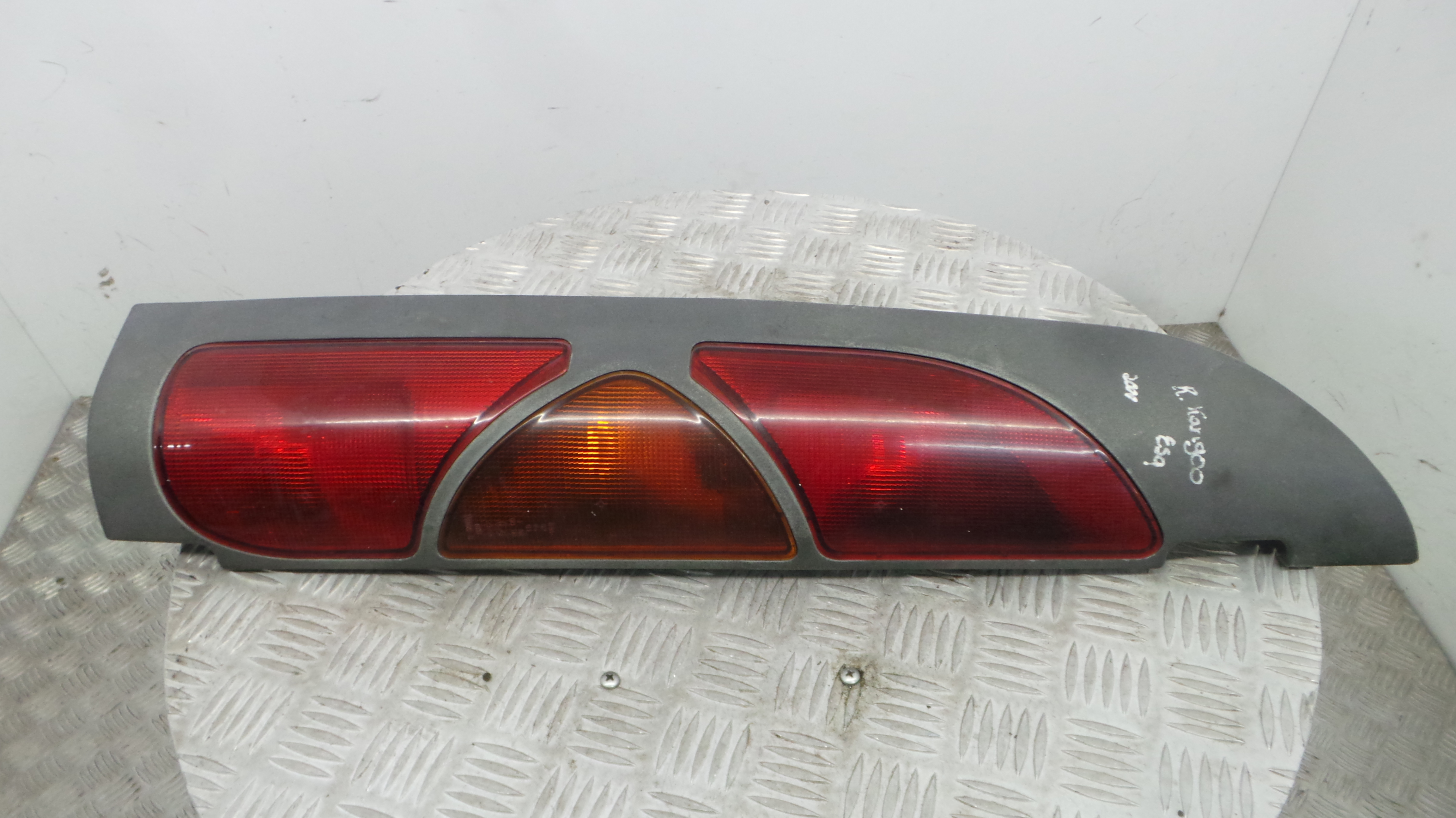 Farolim Stop Esq 8200103284 - RENAULT KANGOO (KC0/1_)-37076147 Farolim Stop Esq 8200103284 - RENAULT KANGOO (KC0/1_)-37076147