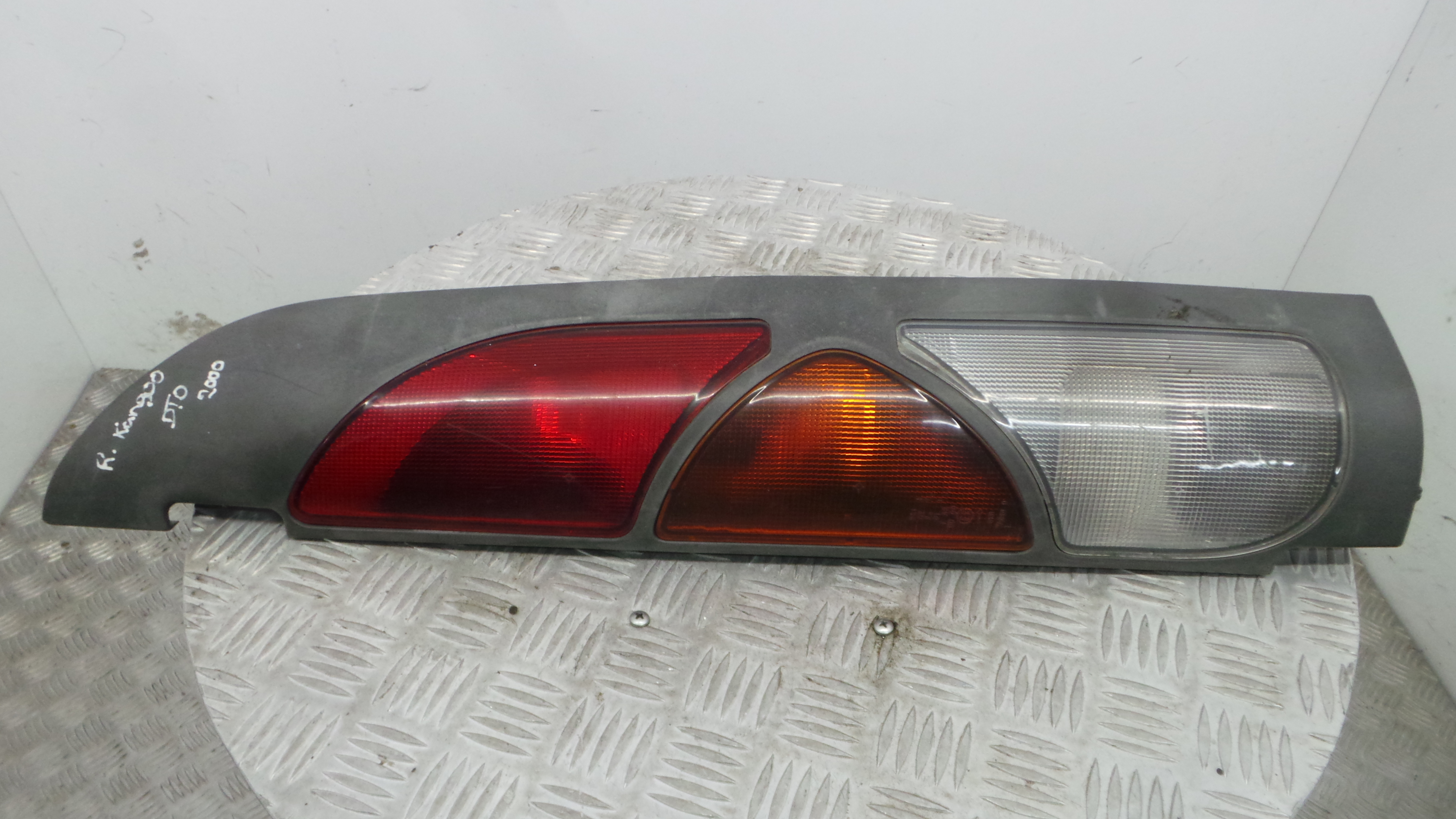 Farolim Stop Dto 8200103292 - RENAULT KANGOO (KC0/1_)-37076149 Farolim Stop Dto 8200103292 - RENAULT KANGOO (KC0/1_)-37076149
