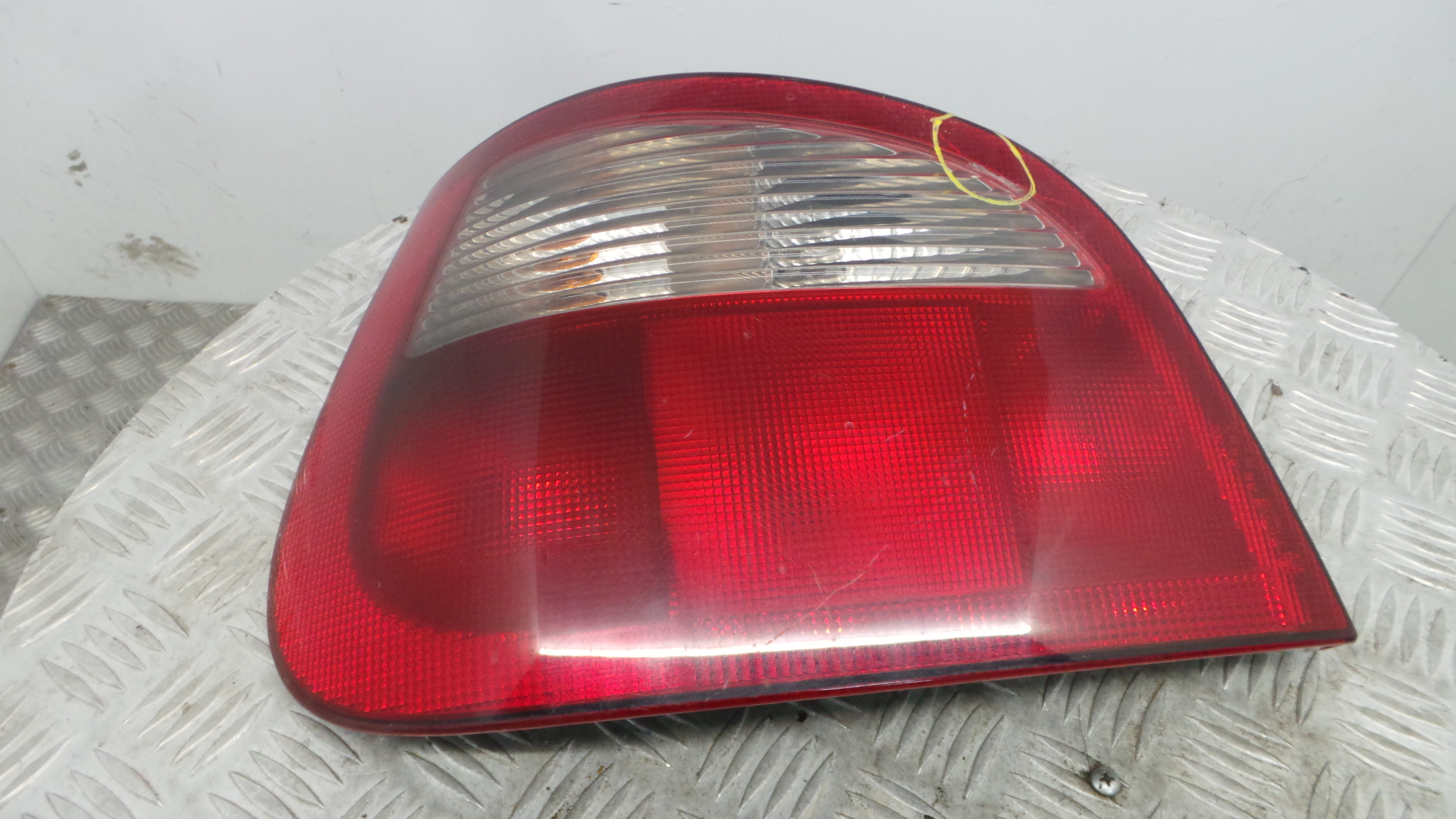 Farolim Stop Esq 7700428320 - RENAULT MEGANE I (BA0/1_)-37076161 Farolim Stop Esq 7700428320 - RENAULT MEGANE I (BA0/1_)-37076161