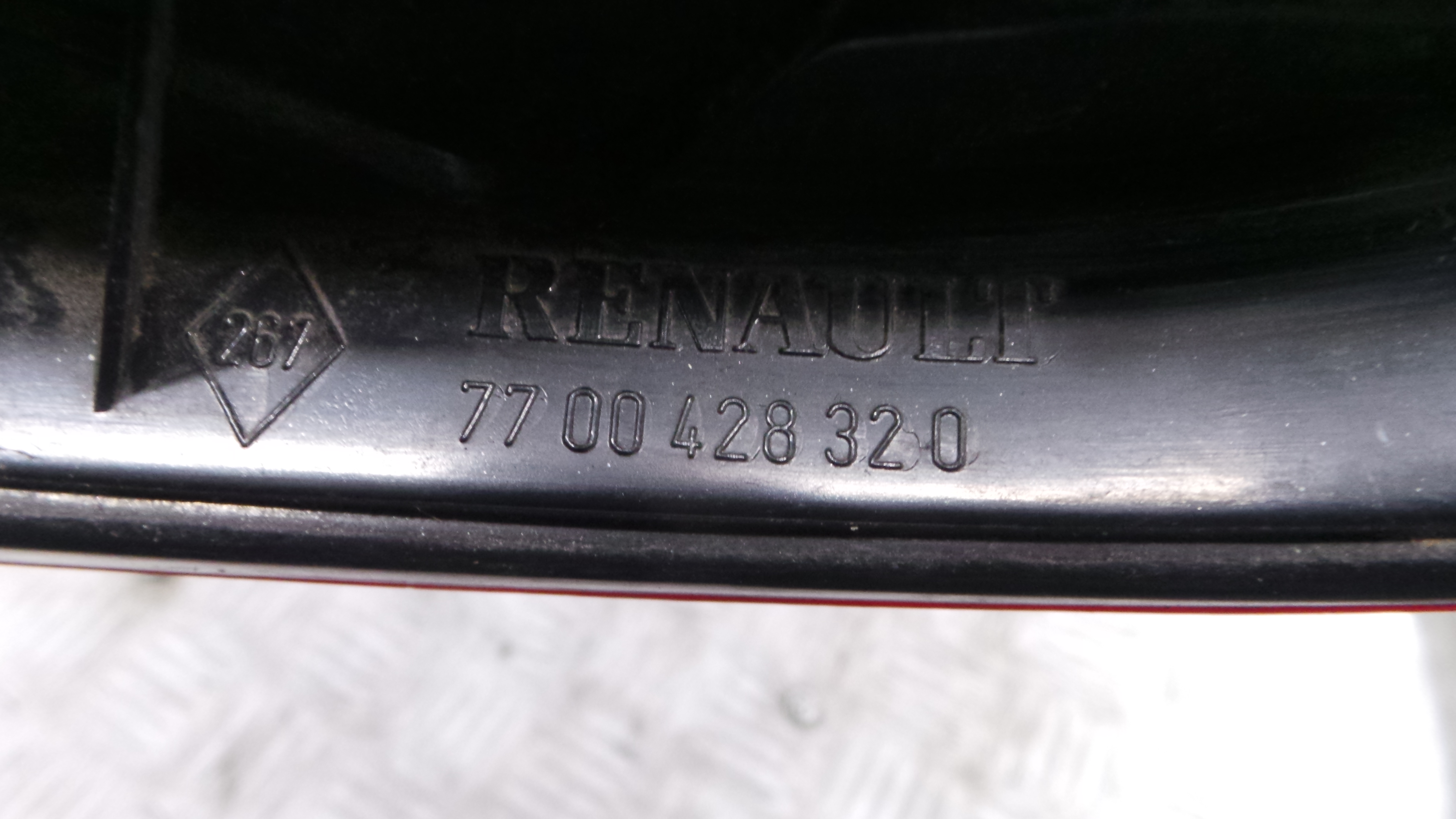 Farolim Stop Esq 7700428320 - RENAULT MEGANE I (BA0/1_)-37076161