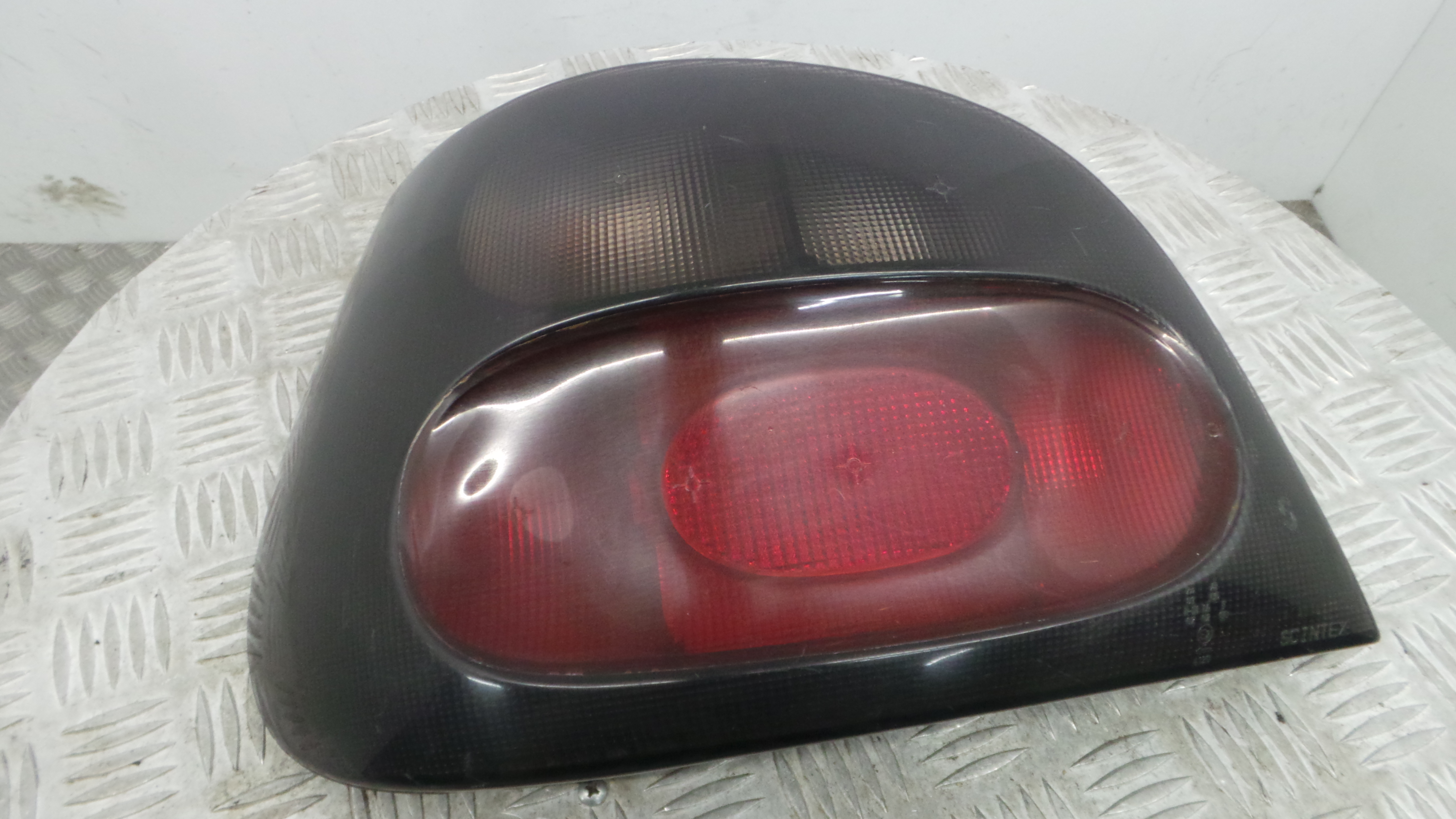 Farolim Stop Esq 7701040648 - RENAULT MEGANE I (BA0/1_)-37076279 Farolim Stop Esq 7701040648 - RENAULT MEGANE I (BA0/1_)-37076279