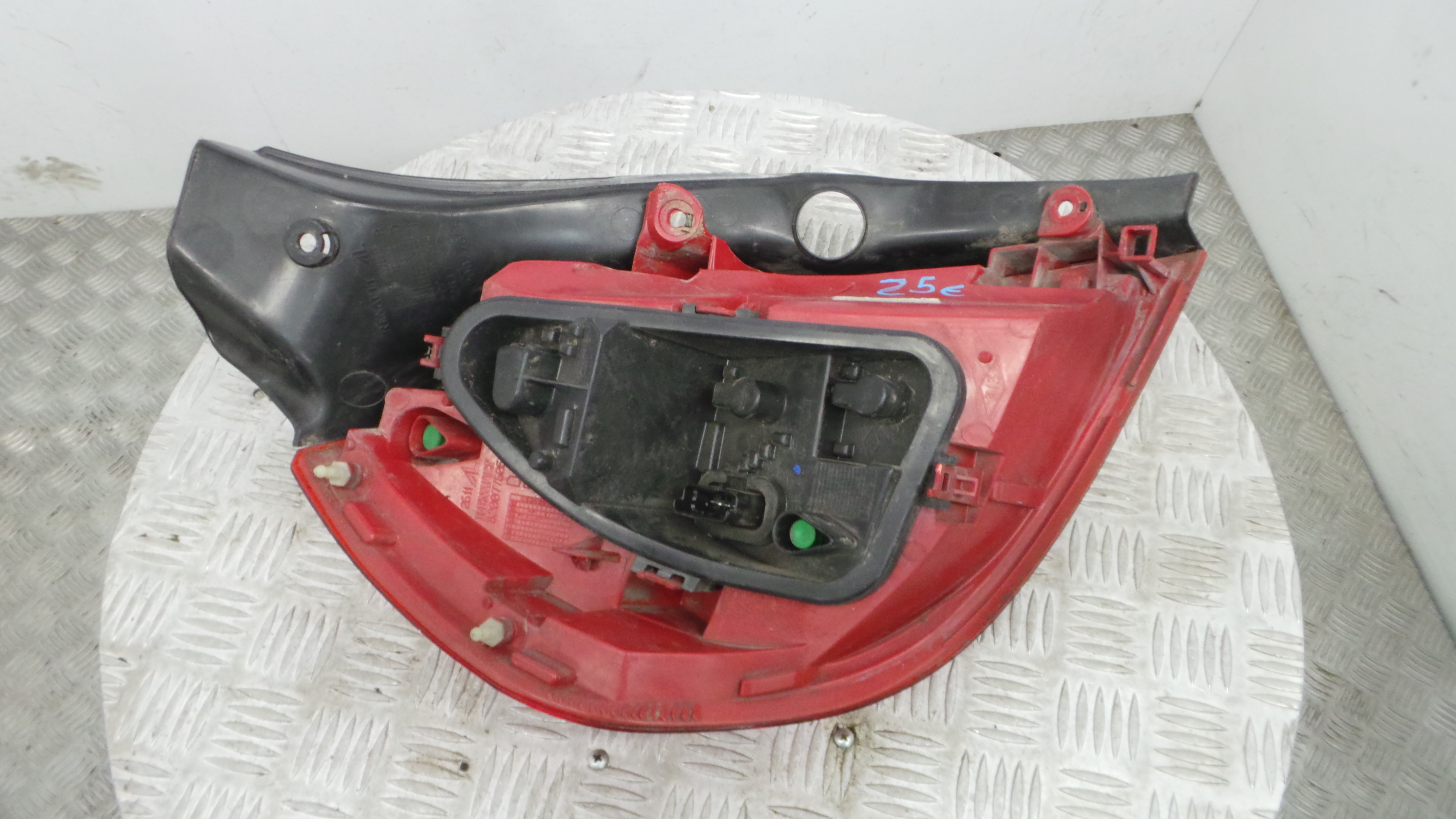 Farolim Stop Dto 8200776050 - RENAULT CLIO III (BR0/1, CR0/1)-37076281