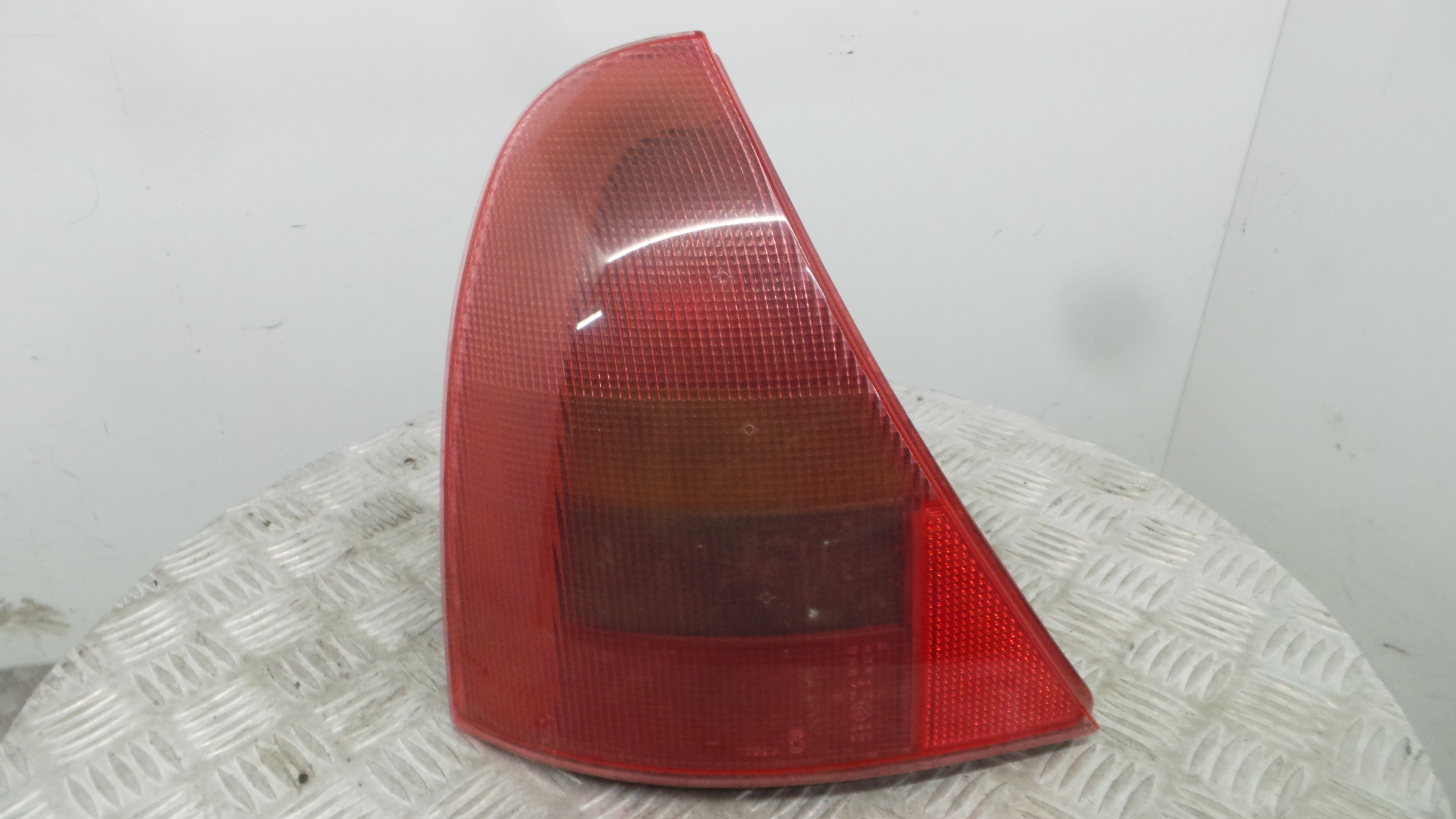 Farolim Stop Esq 7700410515 - RENAULT CLIO II (BB_, CB_), CLIO Mk II (BB_, CB_)-37076296 Farolim Stop Esq 7700410515 - RENAULT CLIO II (BB_, CB_), CLIO Mk II (BB_, CB_)-37076296