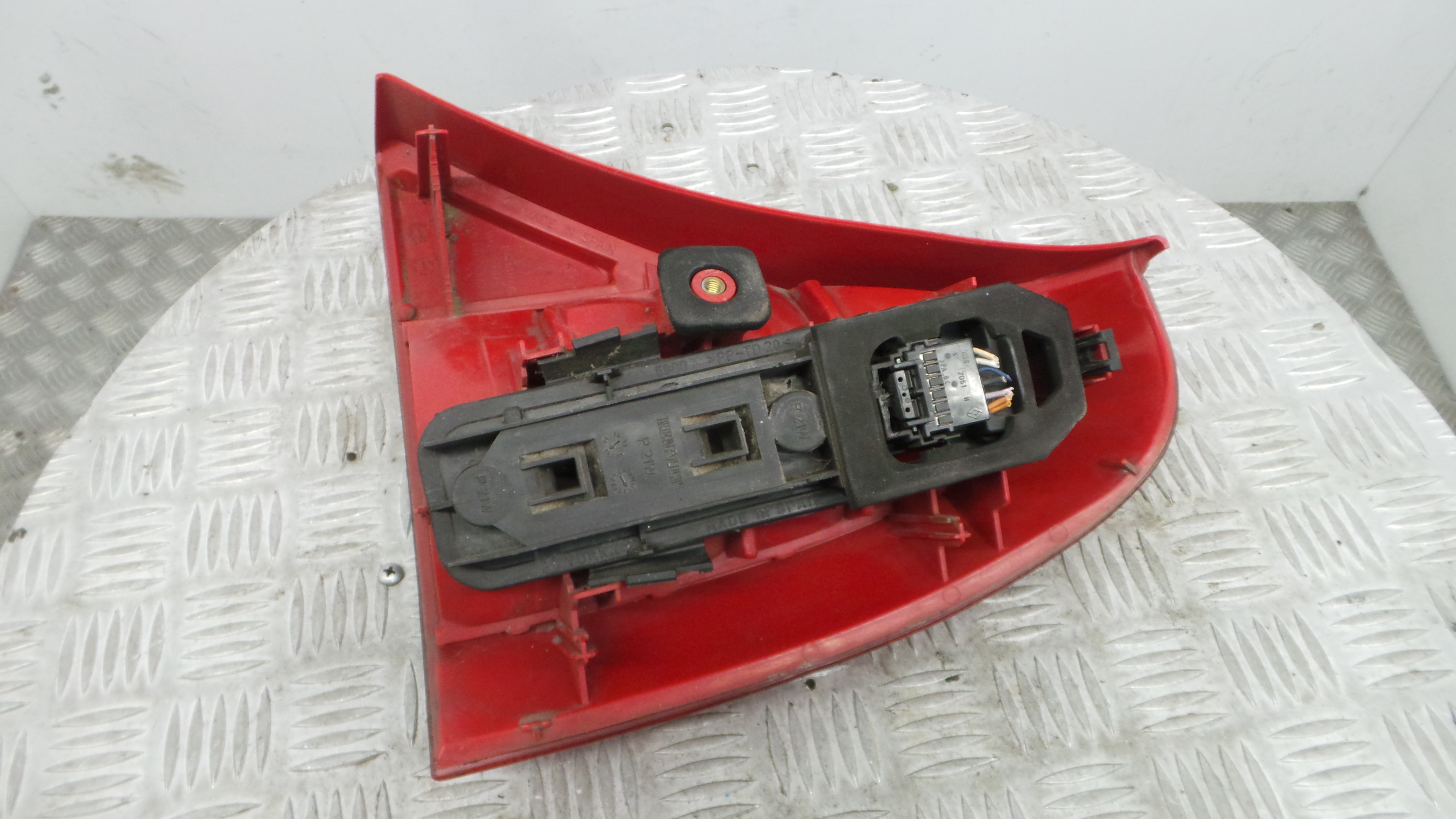 Farolim Stop Esq 7700410515 - RENAULT CLIO II (BB_, CB_), CLIO Mk II (BB_, CB_)-37076296