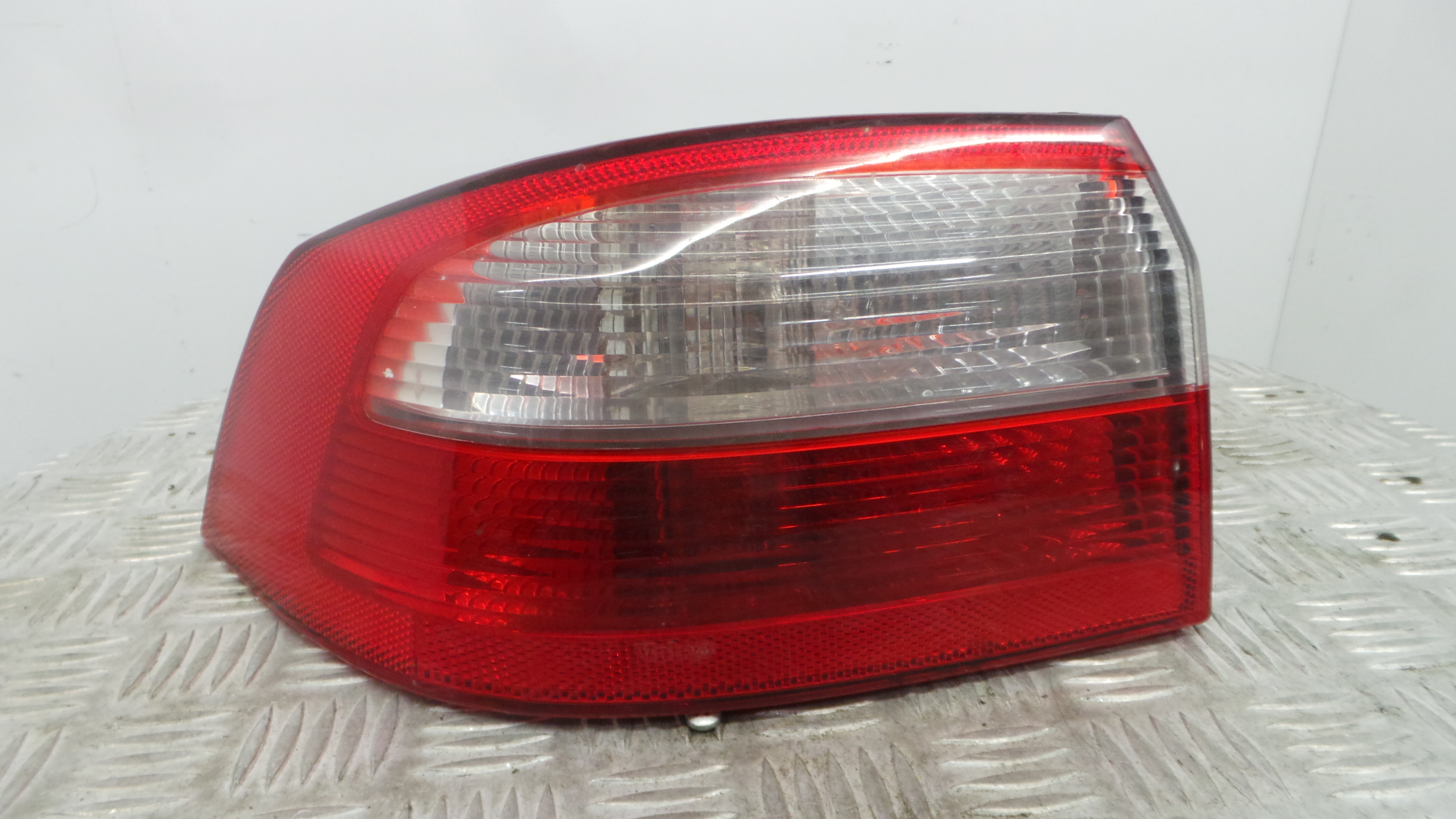 Farolim Stop Esq 8200002473 - RENAULT LAGUNA II (BG0/1_)-37076304 Farolim Stop Esq 8200002473 - RENAULT LAGUNA II (BG0/1_)-37076304