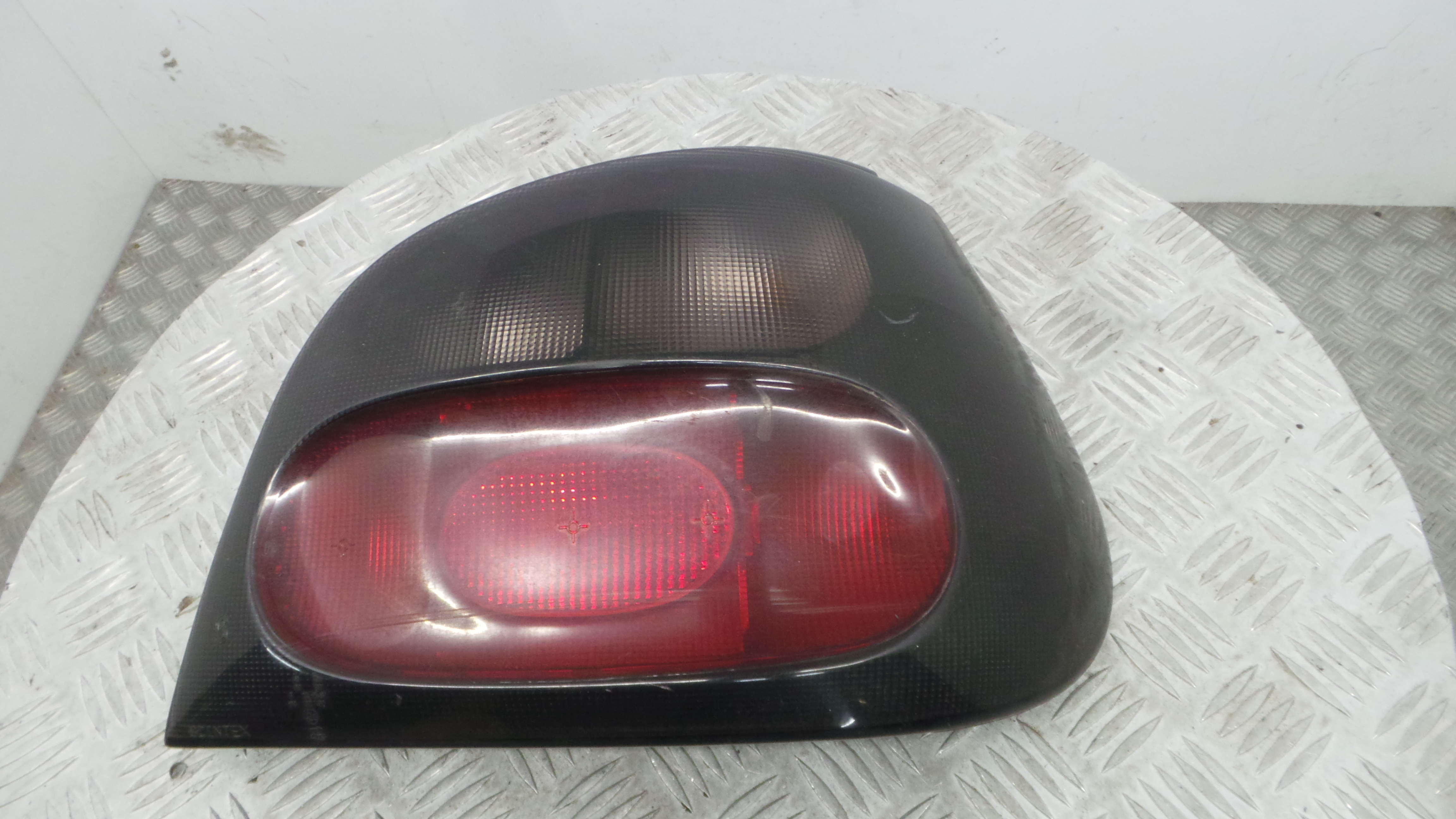 Farolim Stop Dto 7701040646 - RENAULT MEGANE I (BA0/1_)-37076317 Farolim Stop Dto 7701040646 - RENAULT MEGANE I (BA0/1_)-37076317