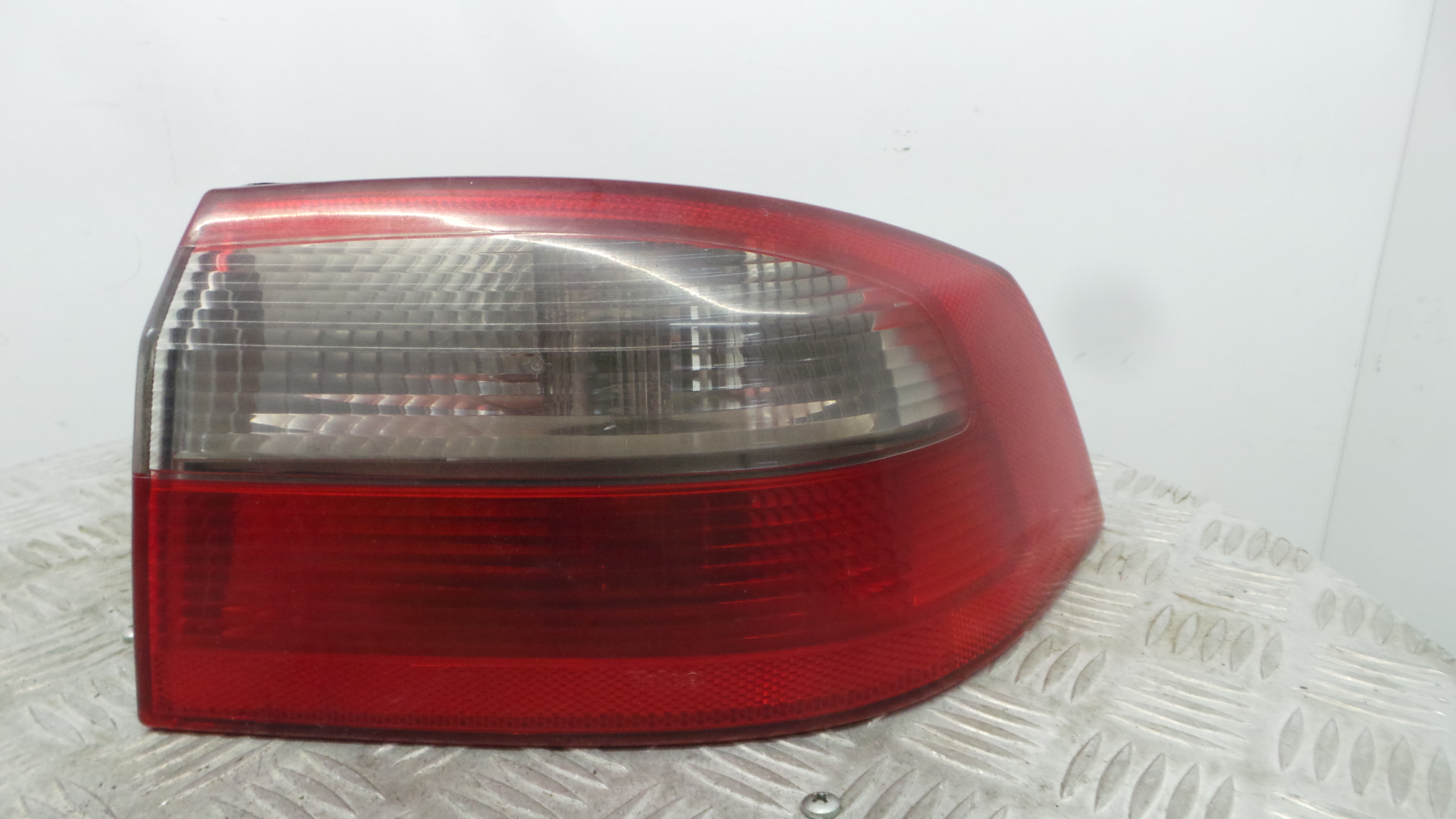 Farolim Stop Dto 8200002474 - RENAULT LAGUNA II (BG0/1_)-37076319 Farolim Stop Dto 8200002474 - RENAULT LAGUNA II (BG0/1_)-37076319