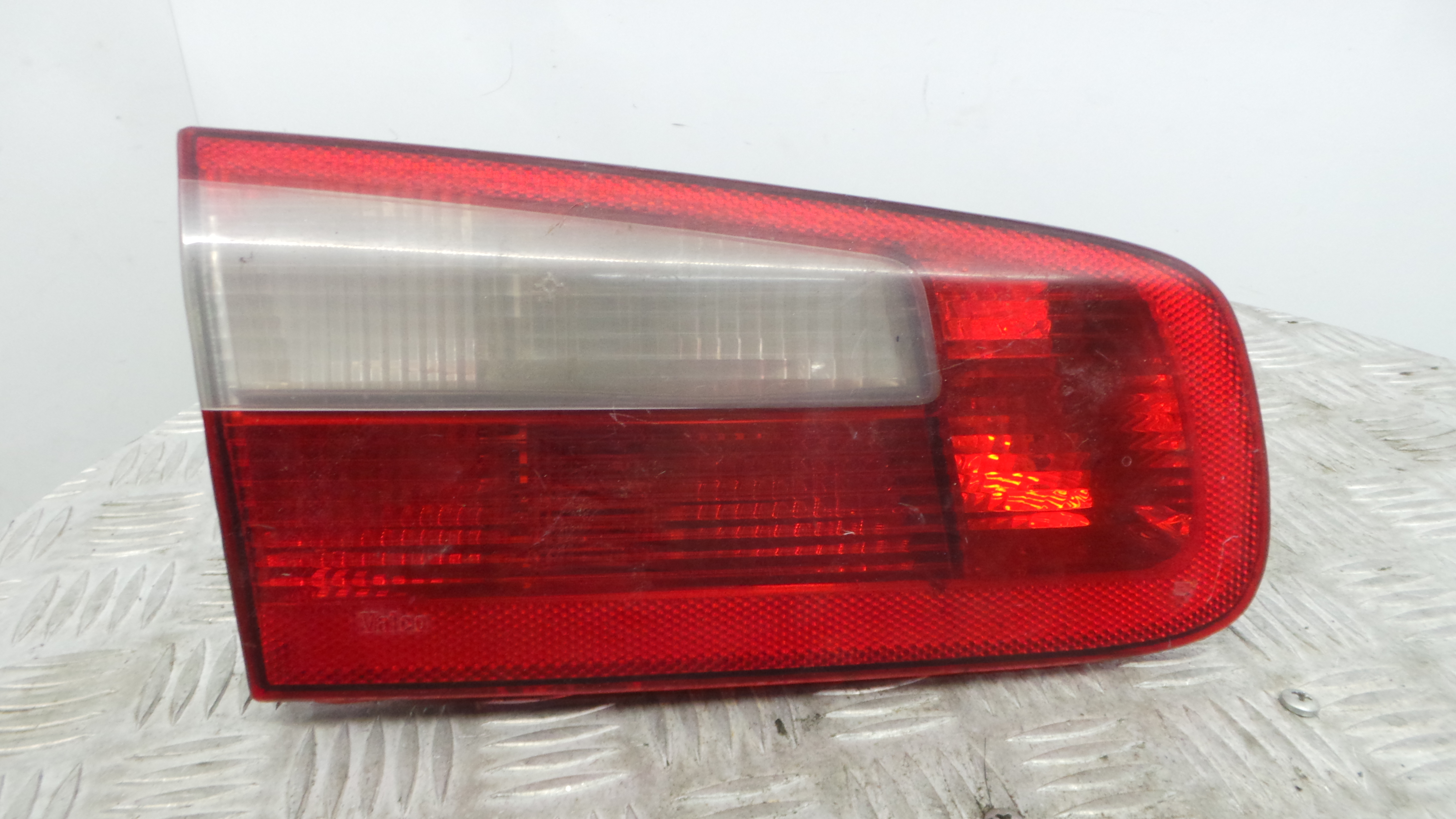 Farolim Mala Trás Esq  8200002475 - RENAULT LAGUNA II (BG0/1_)-37076344 Farolim Mala Trás Esq  8200002475 - RENAULT LAGUNA II (BG0/1_)-37076344
