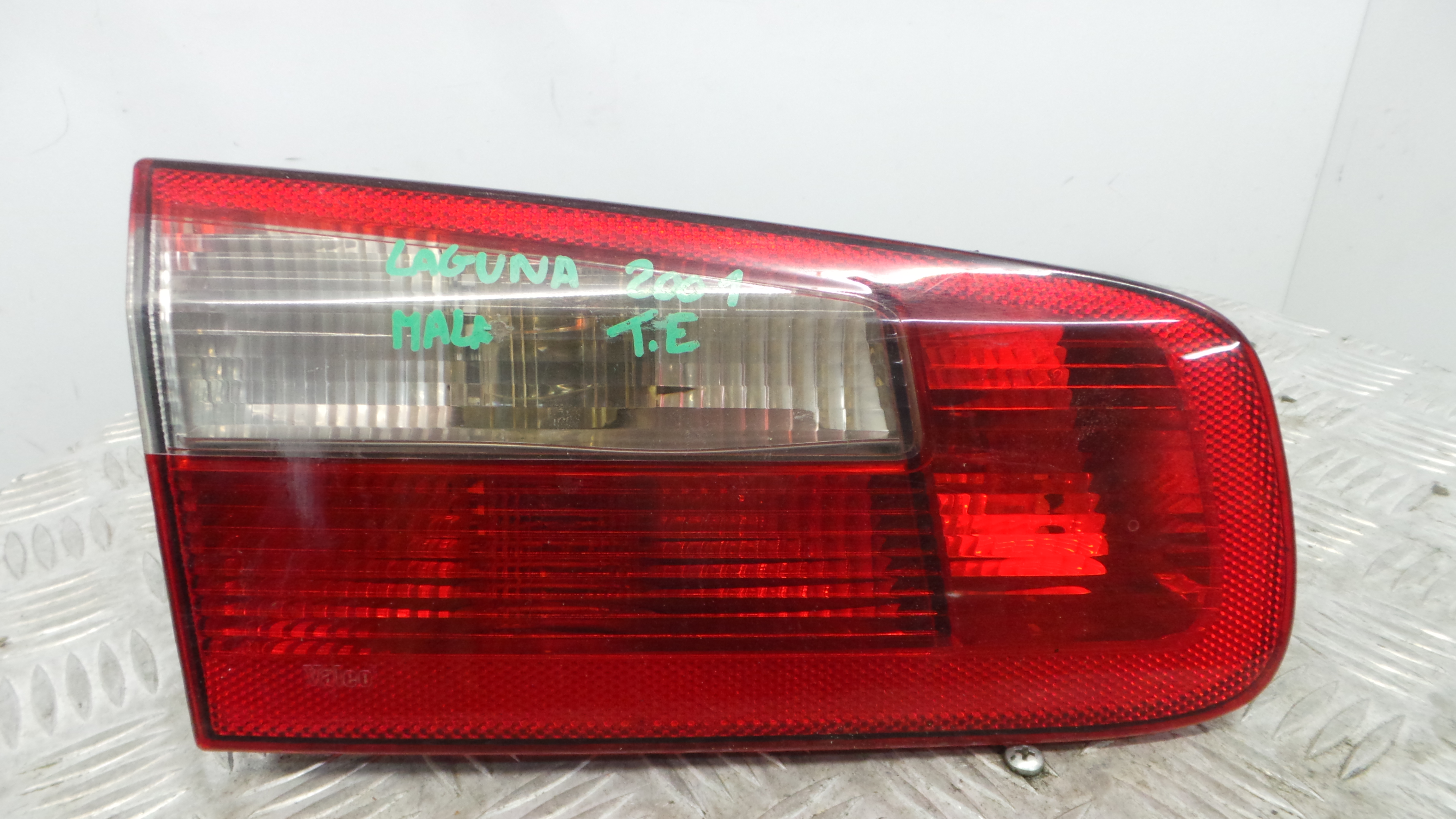 Farolim Mala Trás Esq  8200002475 - RENAULT LAGUNA II (BG0/1_)-37076347 Farolim Mala Trás Esq  8200002475 - RENAULT LAGUNA II (BG0/1_)-37076347
