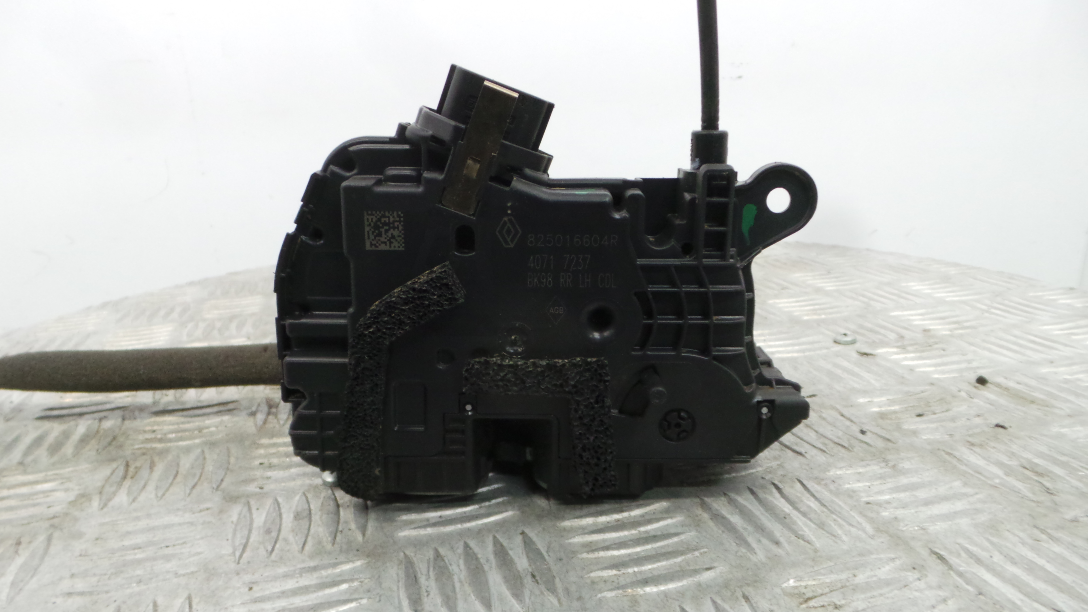 Fecho da Porta Trás Esq 825016604R - RENAULT CLIO IV (BH_)-37076963