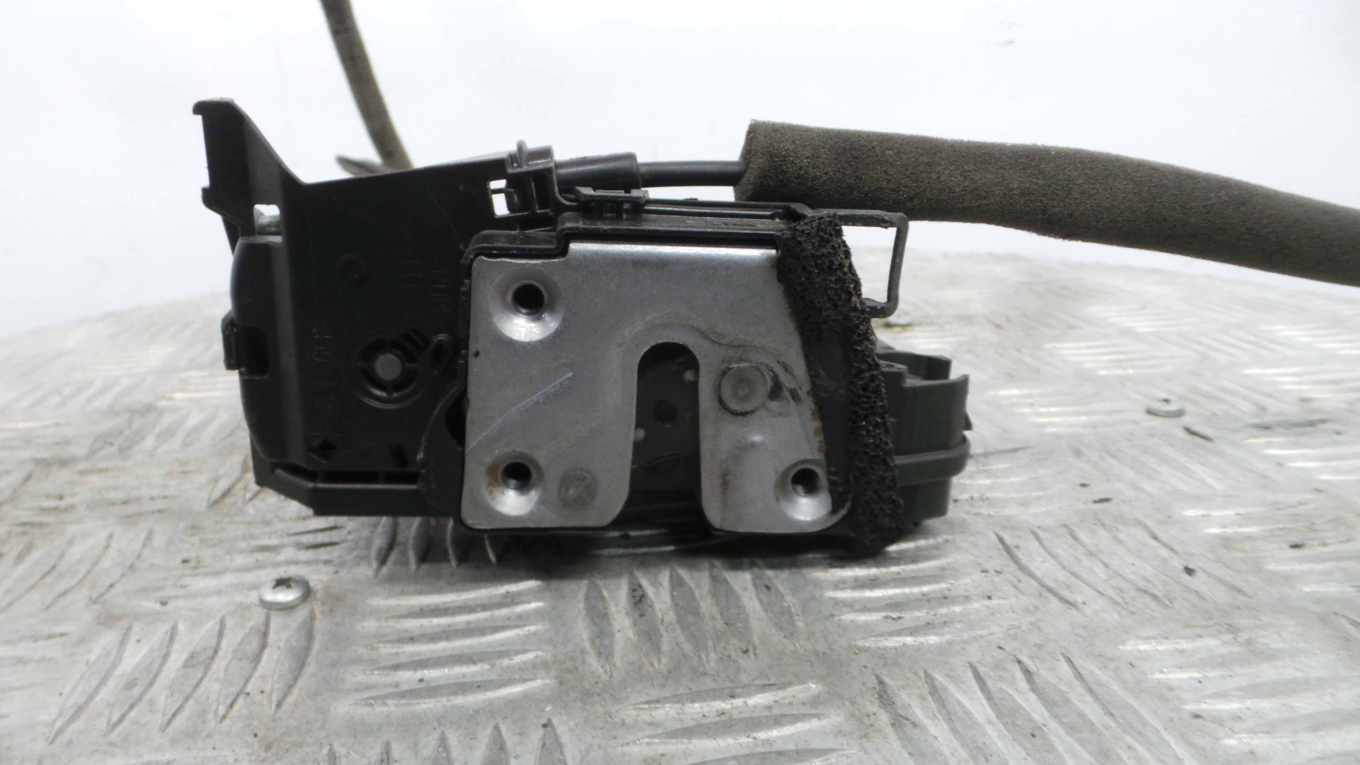 Fecho da Porta Trás Esq 825016604R - RENAULT CLIO IV (BH_)-37076963