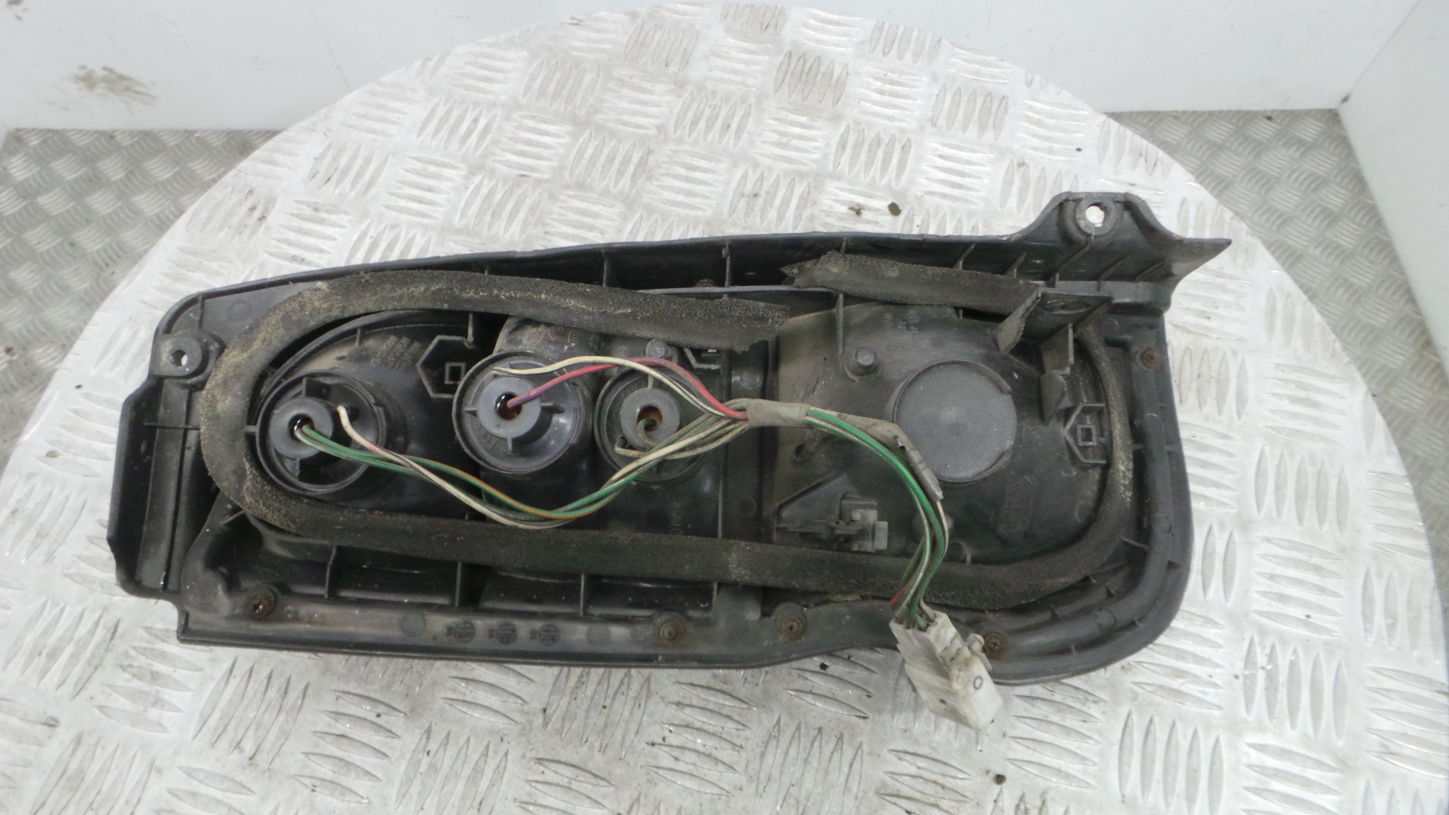 Farolim Stop Dto 08-212-19B3R-B – TOYOTA HIACE IV Caixa (_H1_)