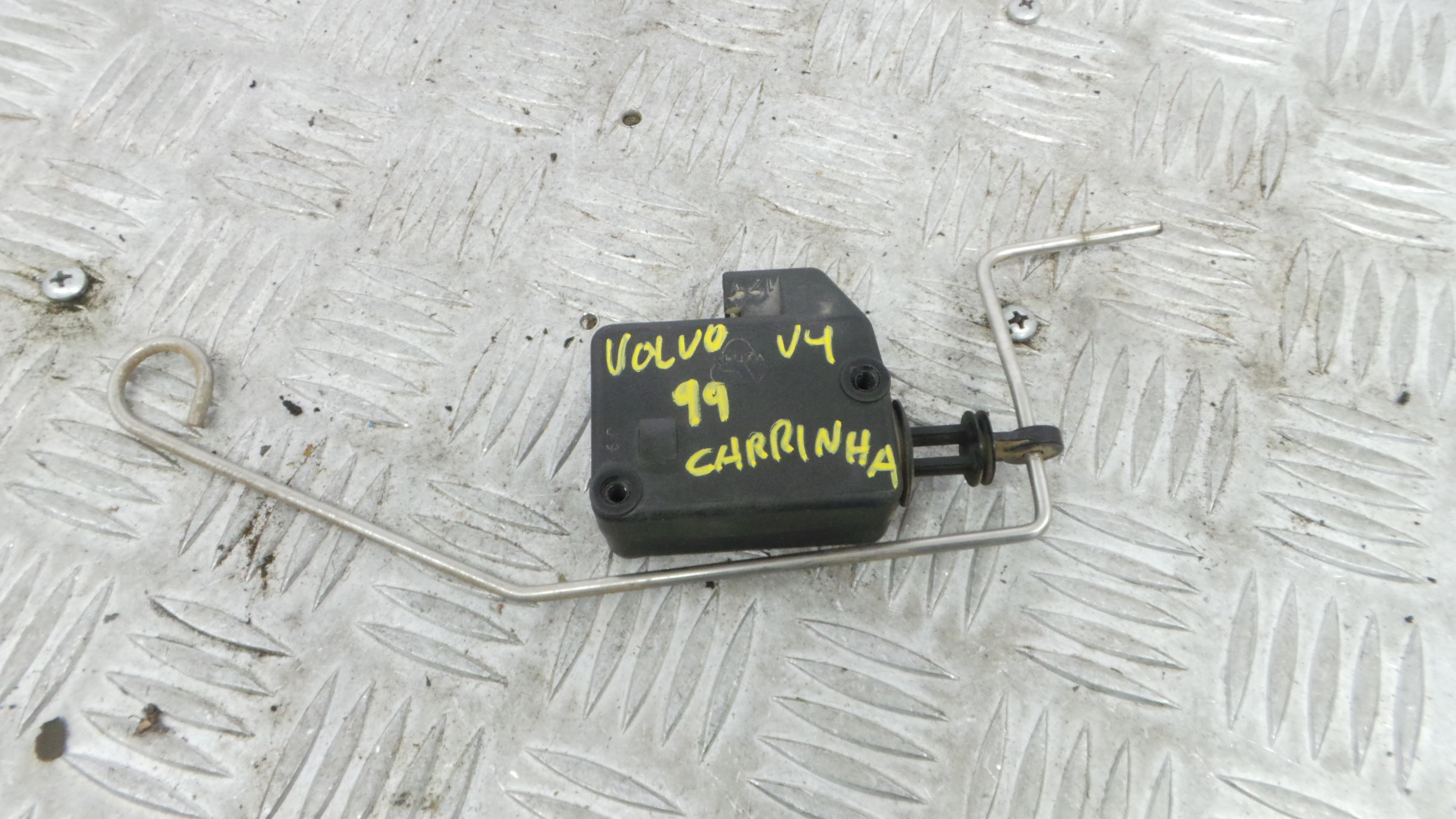 Pistola Fecho Central Mala 30899699 - VOLVO V40 Combi (645)-37077069 Pistola Fecho Central Mala 30899699 - VOLVO V40 Combi (645)-37077069