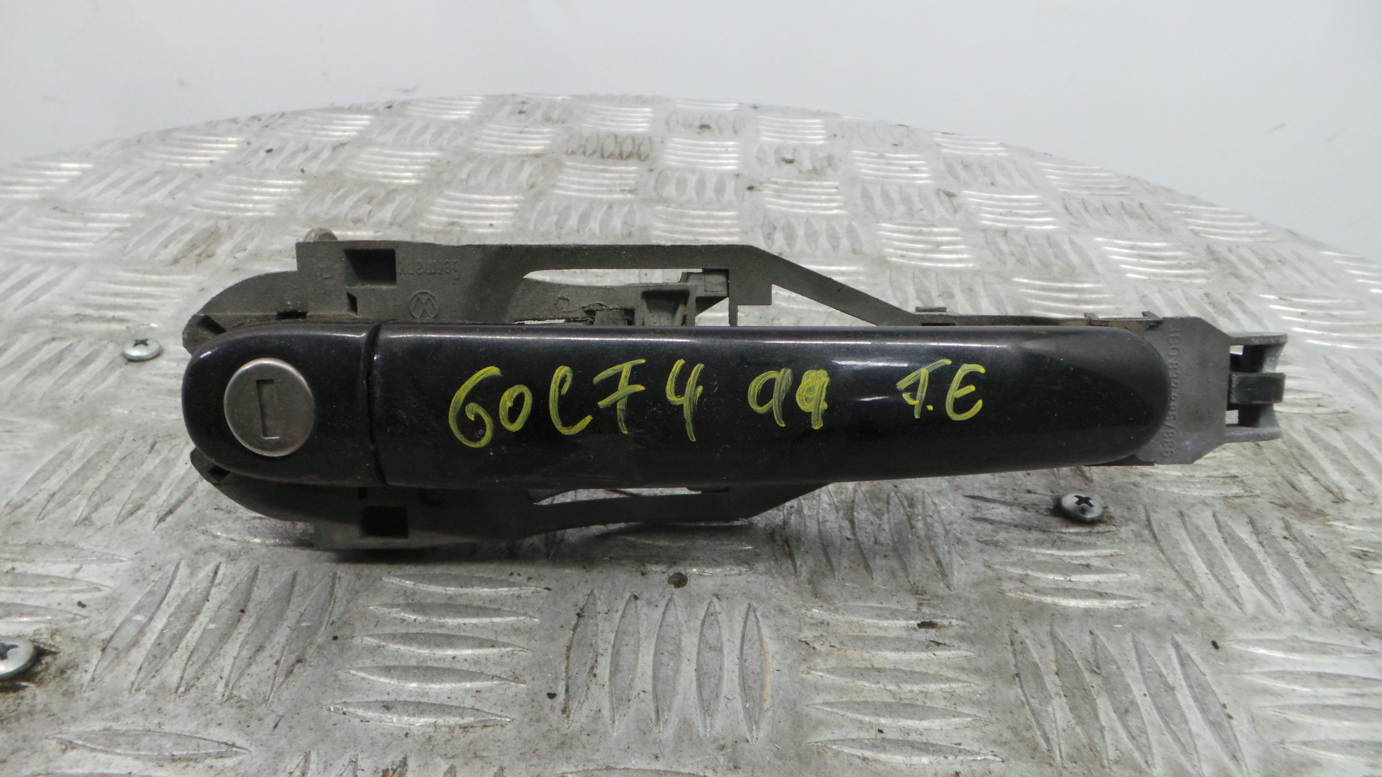 Puxador Exterior Frente Esquerdo 3B0837885 - VW GOLF IV (1J1), GOLF Mk IV (1J1)-37079981