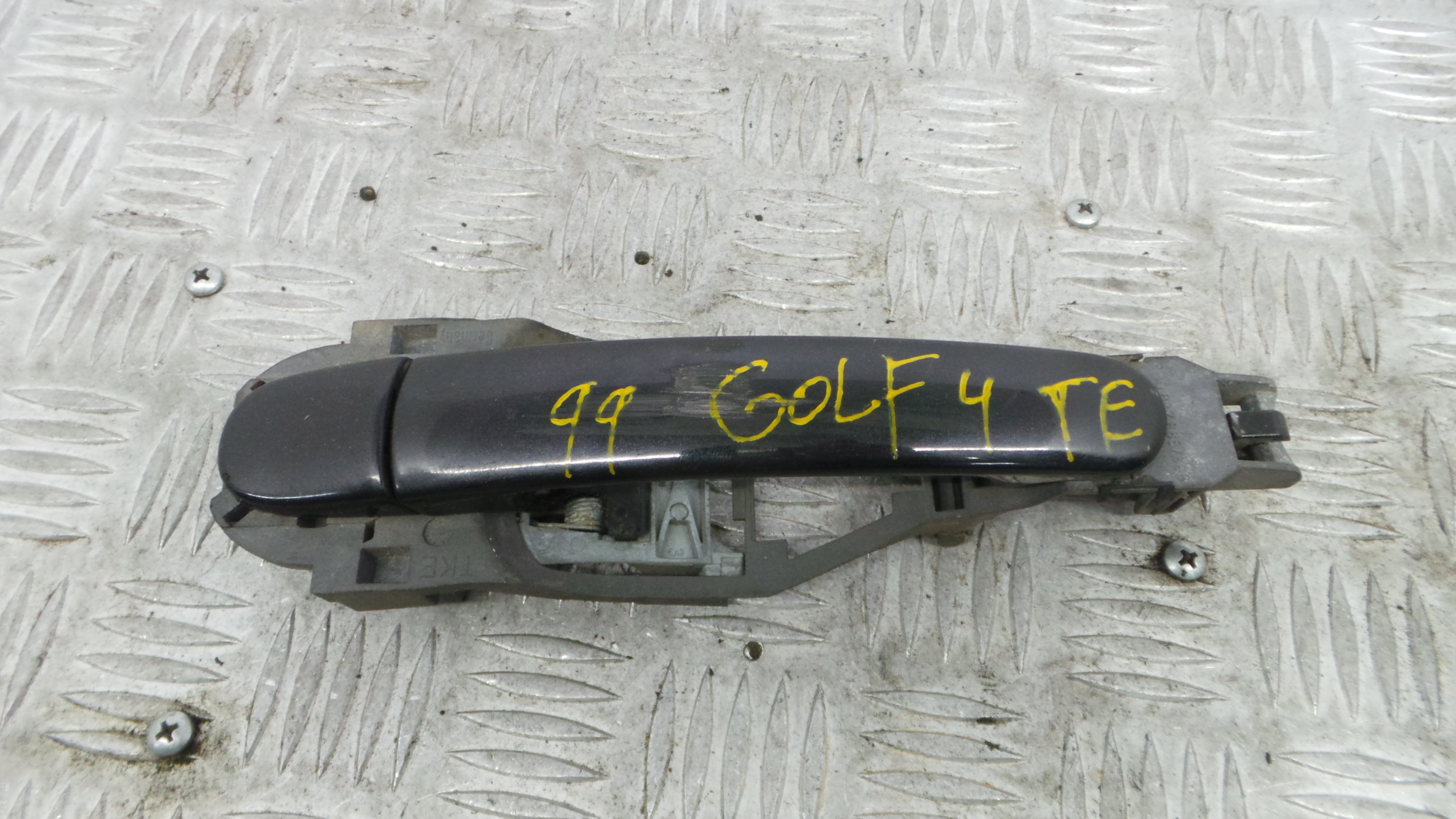 Puxador Exterior Trás esquerdo 3B0837885 - VW GOLF IV (1J1), GOLF Mk IV (1J1)-37079989