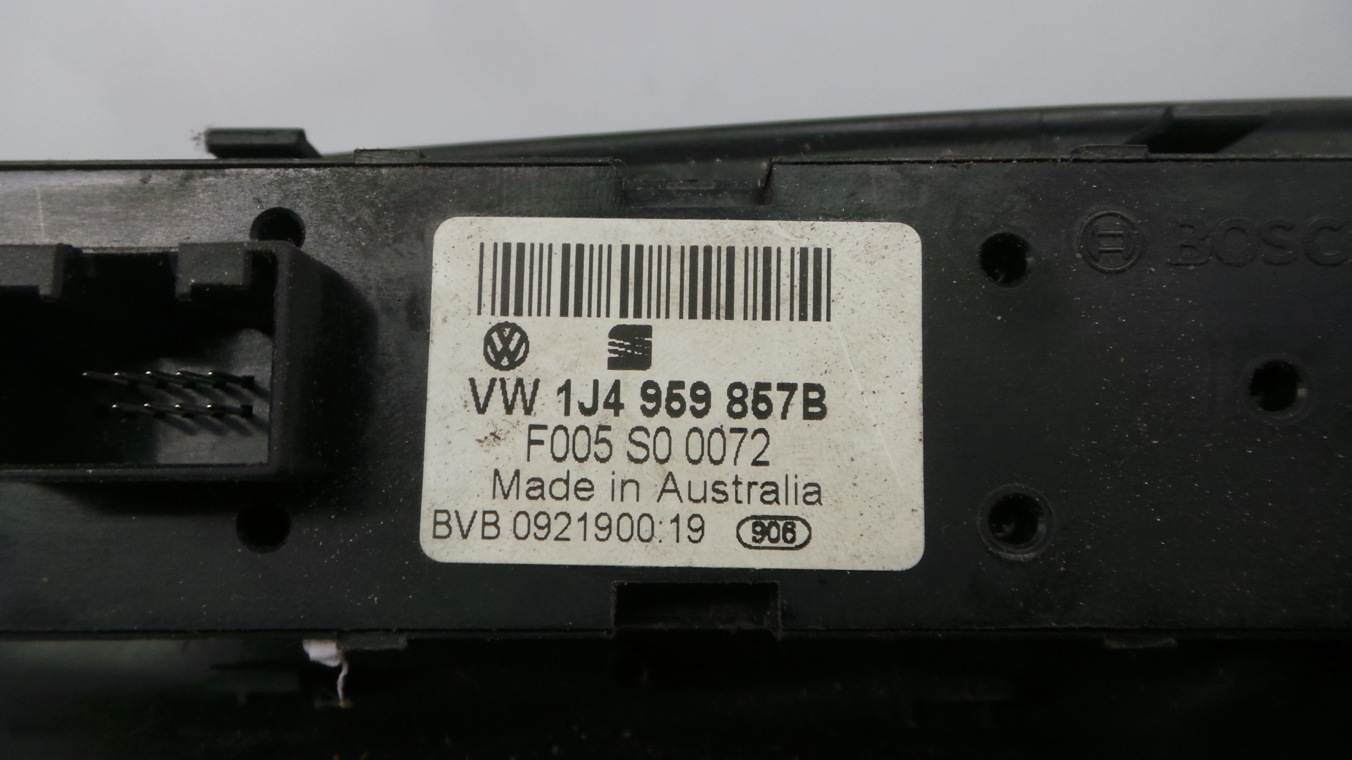 Interruptor / Comando Elevador Vidro Frente Esq  1J4959857B - VW GOLF IV (1J1), GOLF Mk IV (1J1)-37079997