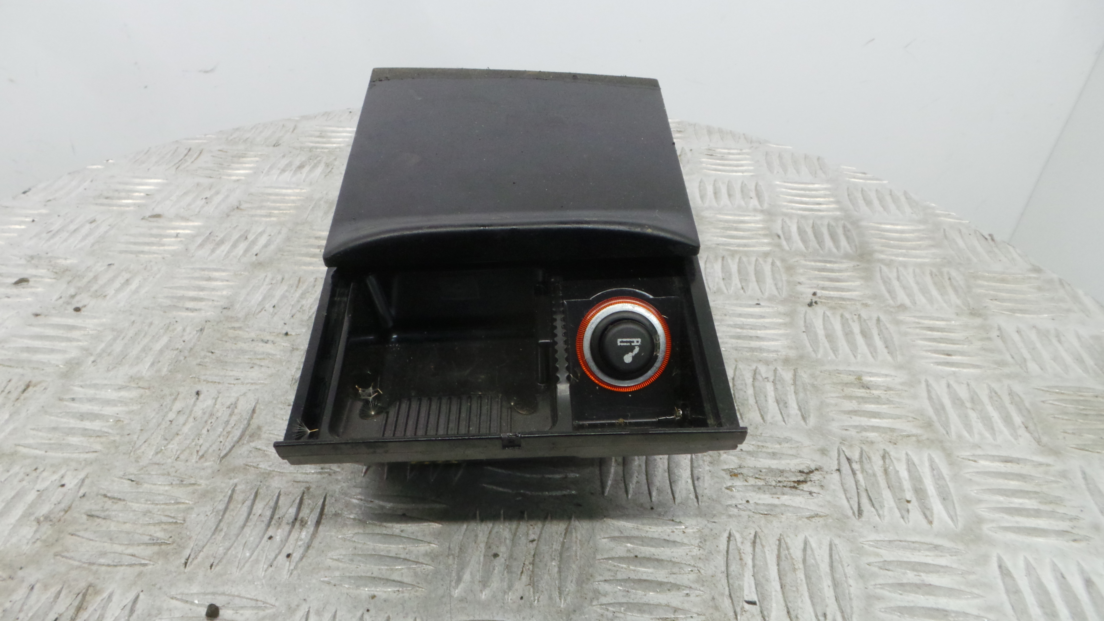 Cinzeiro 1J0857961G - VW GOLF IV (1J1), GOLF Mk IV (1J1)-37080005
