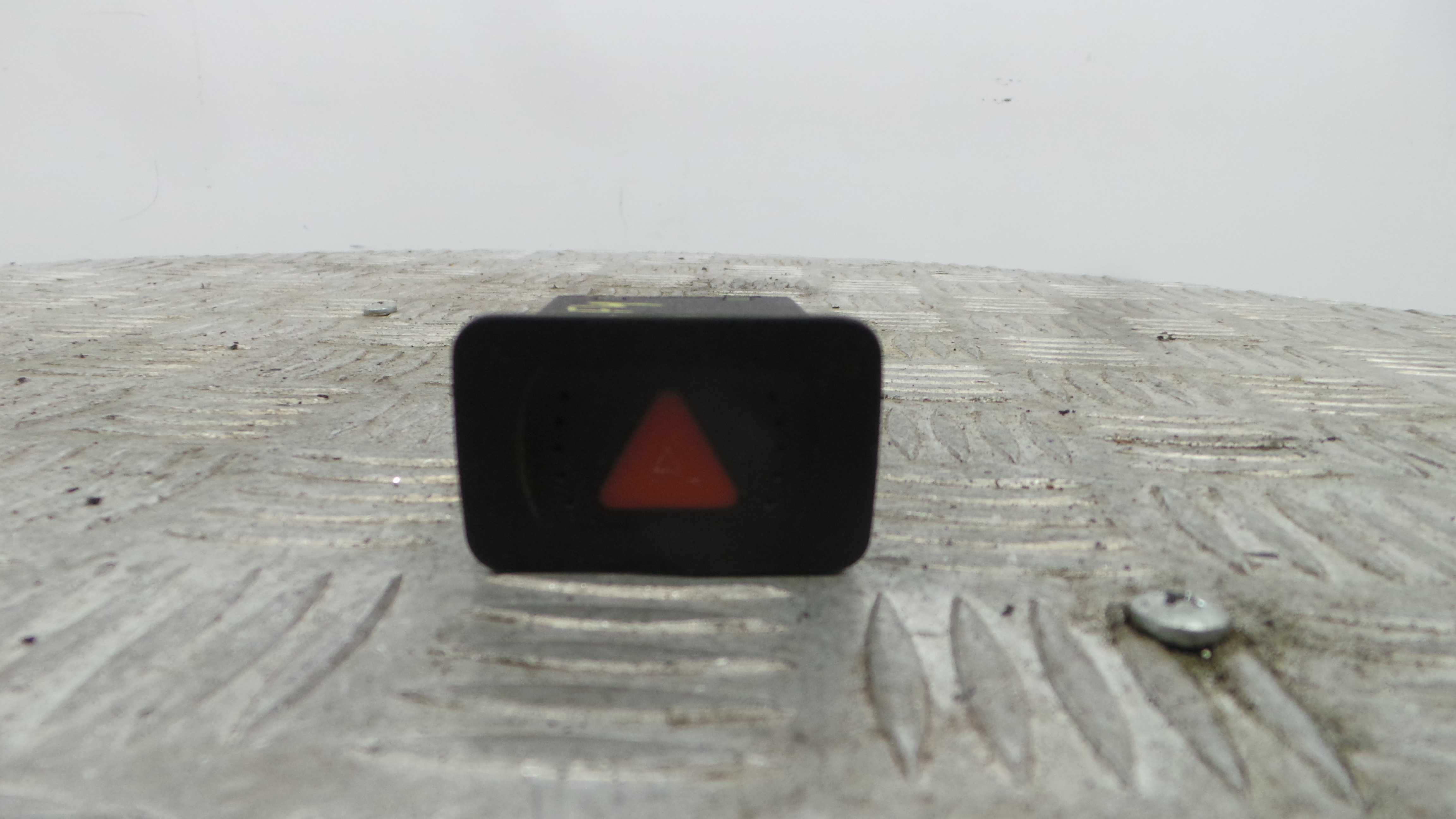 warning 4 piscas  - VW GOLF IV (1J1), GOLF Mk IV (1J1)-37080068