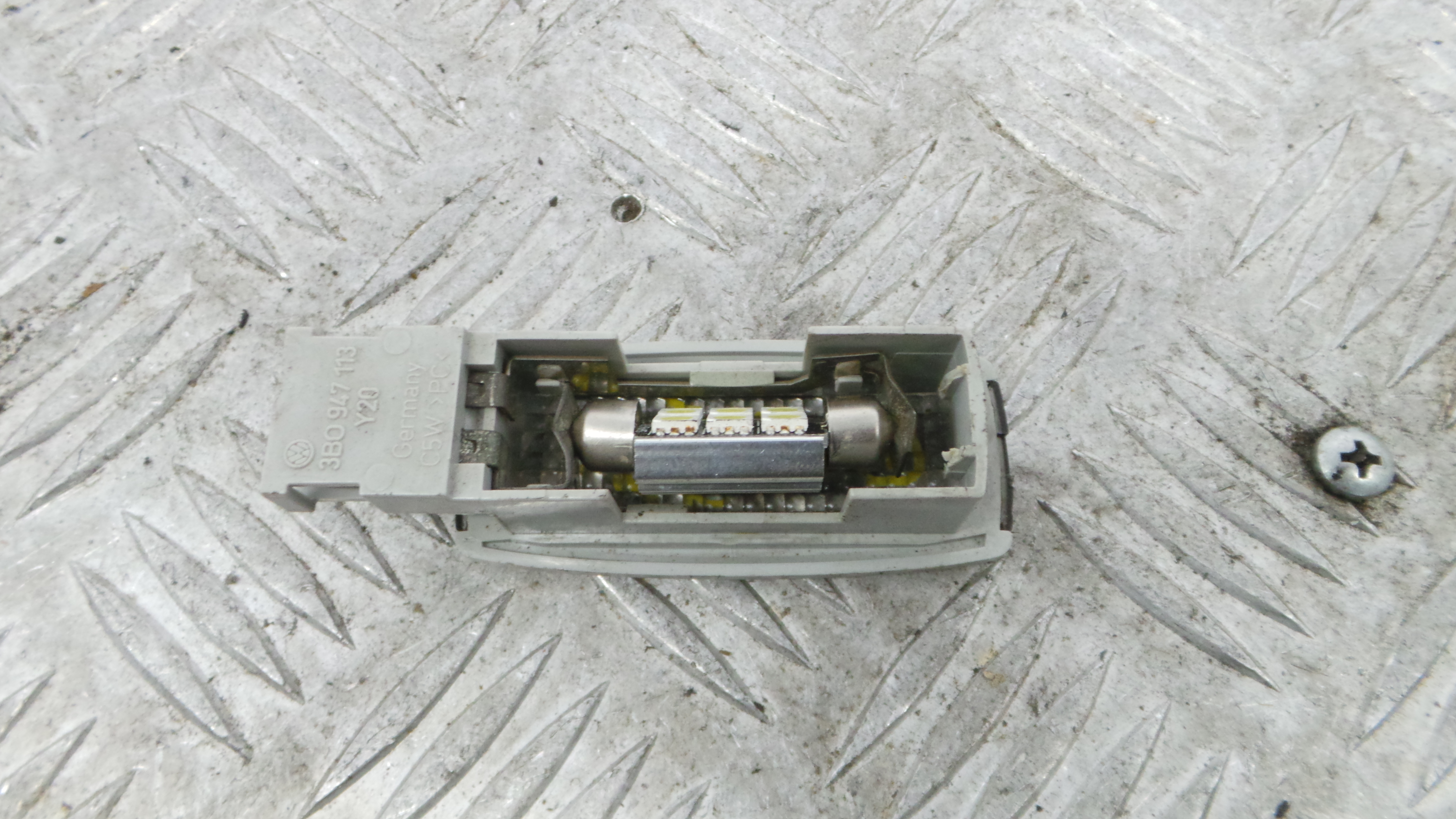 Luz Interior 3B0947113 - VW GOLF IV (1J1), GOLF Mk IV (1J1)-37080109