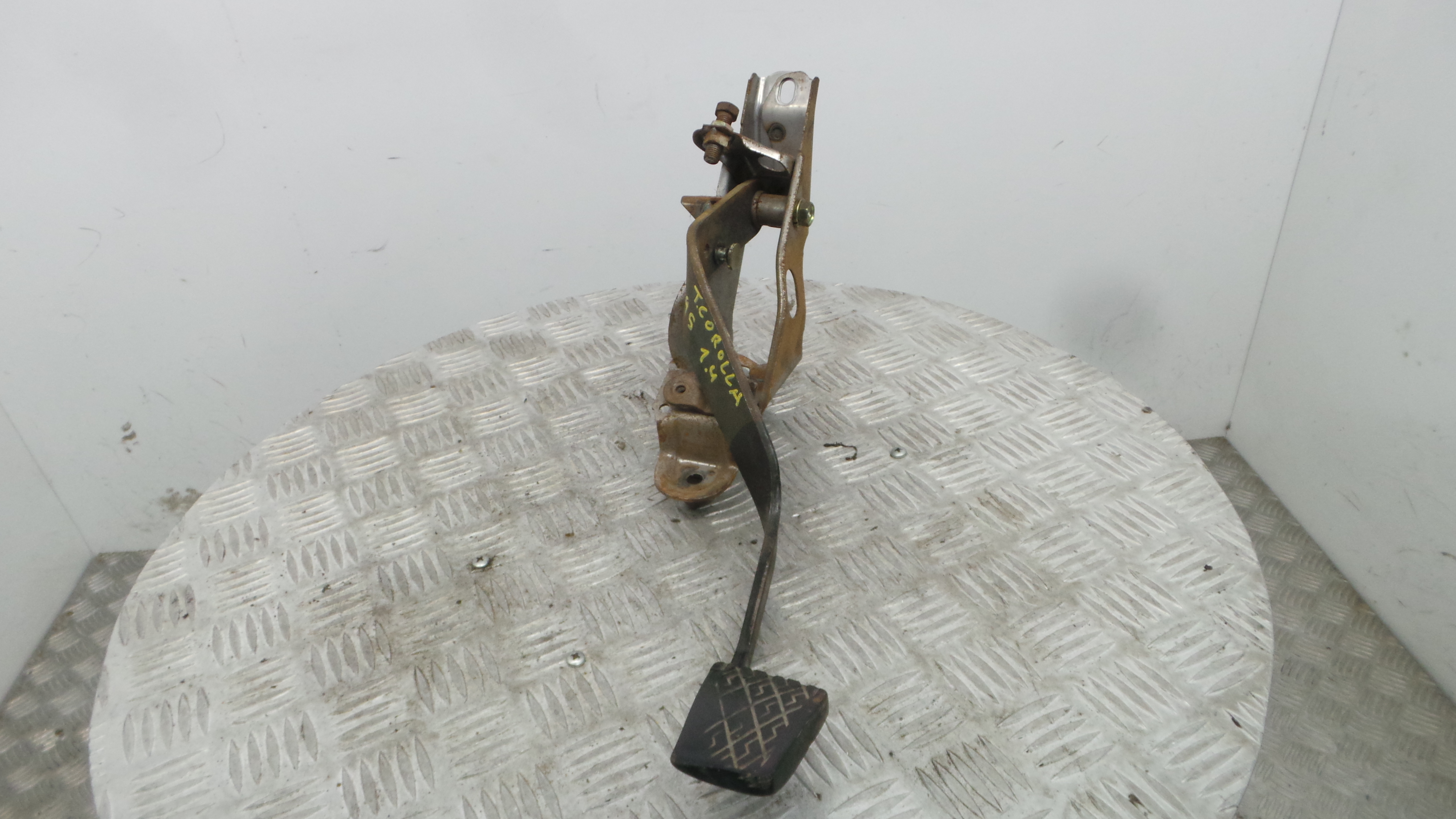Pedal de Embraiagem 31301-12400 - TOYOTA COROLLA (_E10_)-37080428