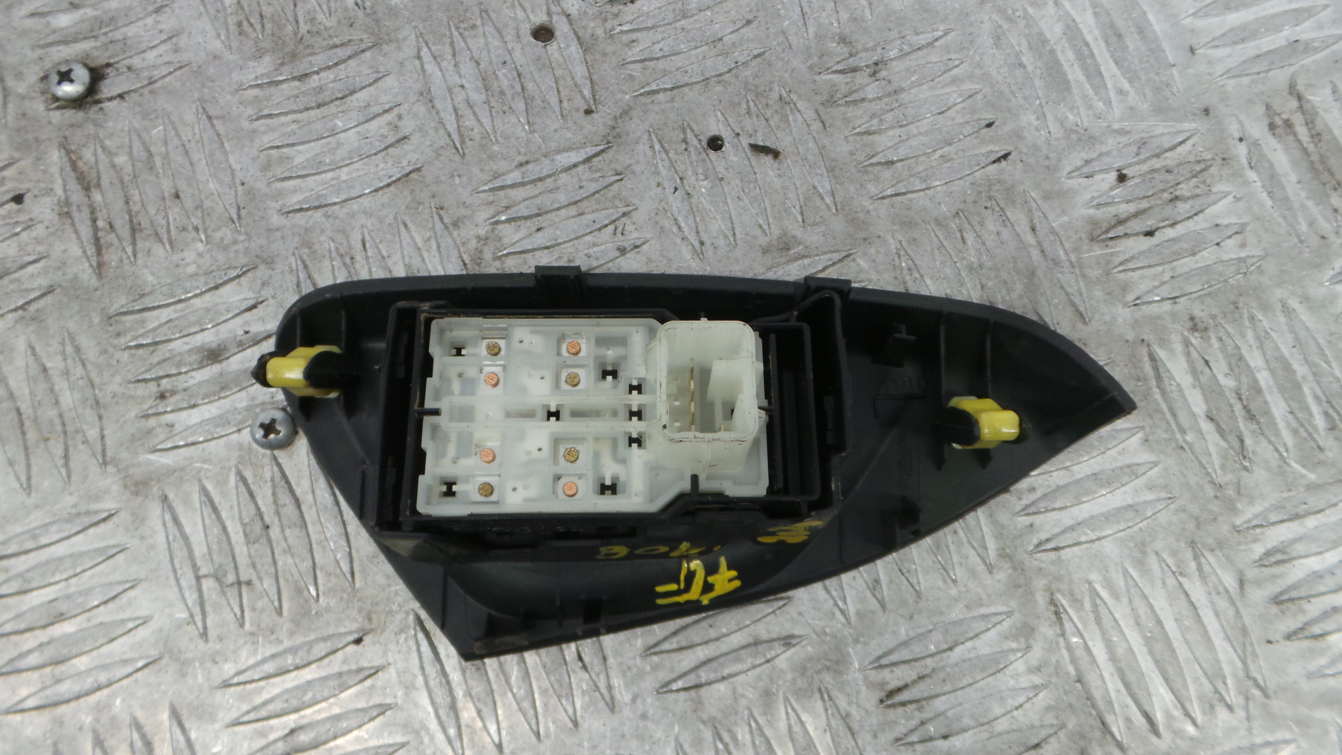 Interruptor / Comando Elevador Vidro Frente Esq  193114 - PEUGEOT 108-37081190