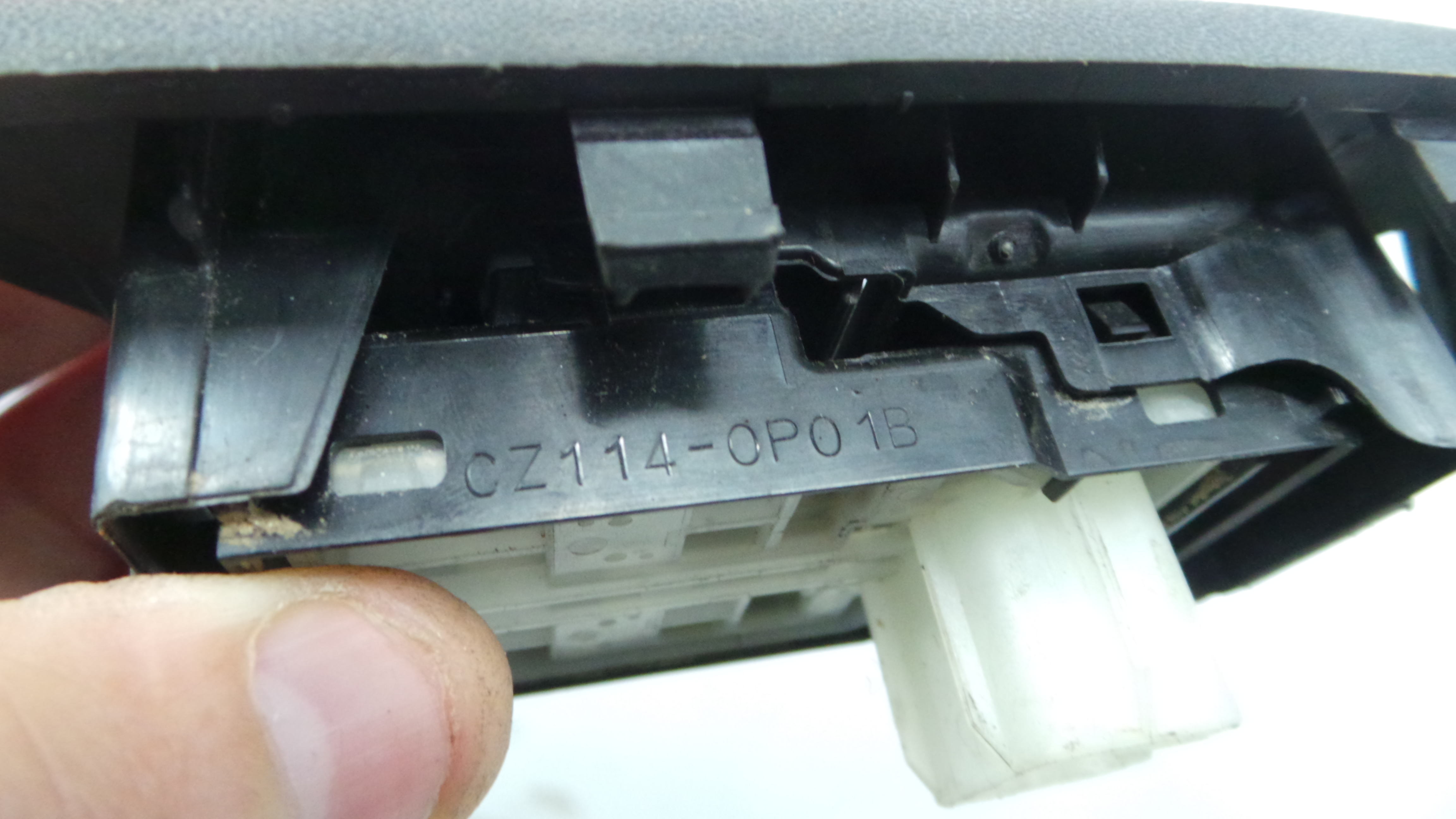 Interruptor / Comando Elevador Vidro Frente Esq  193114 - PEUGEOT 108-37081190
