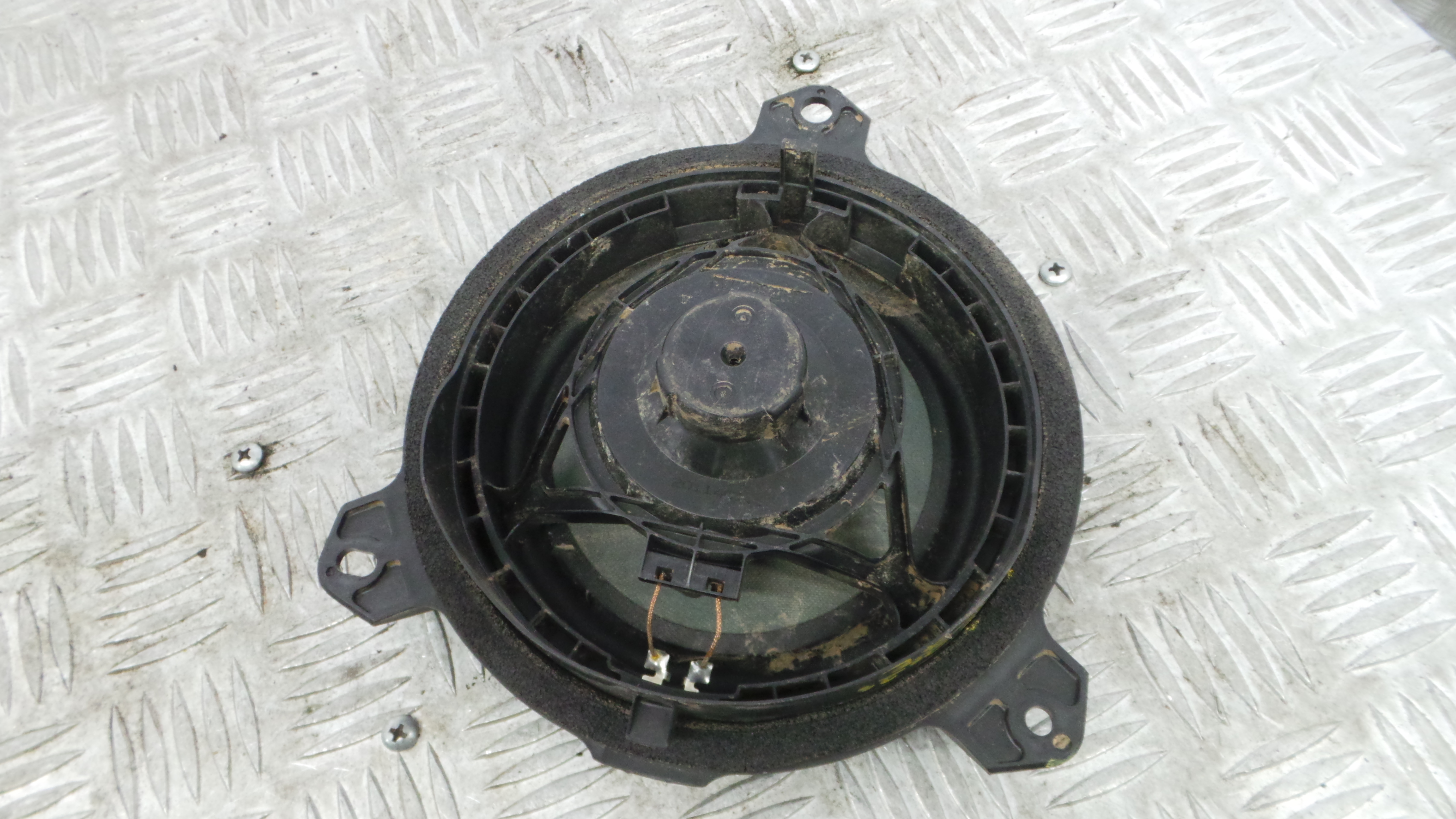 Colunas de Som   - PEUGEOT 108-37081197