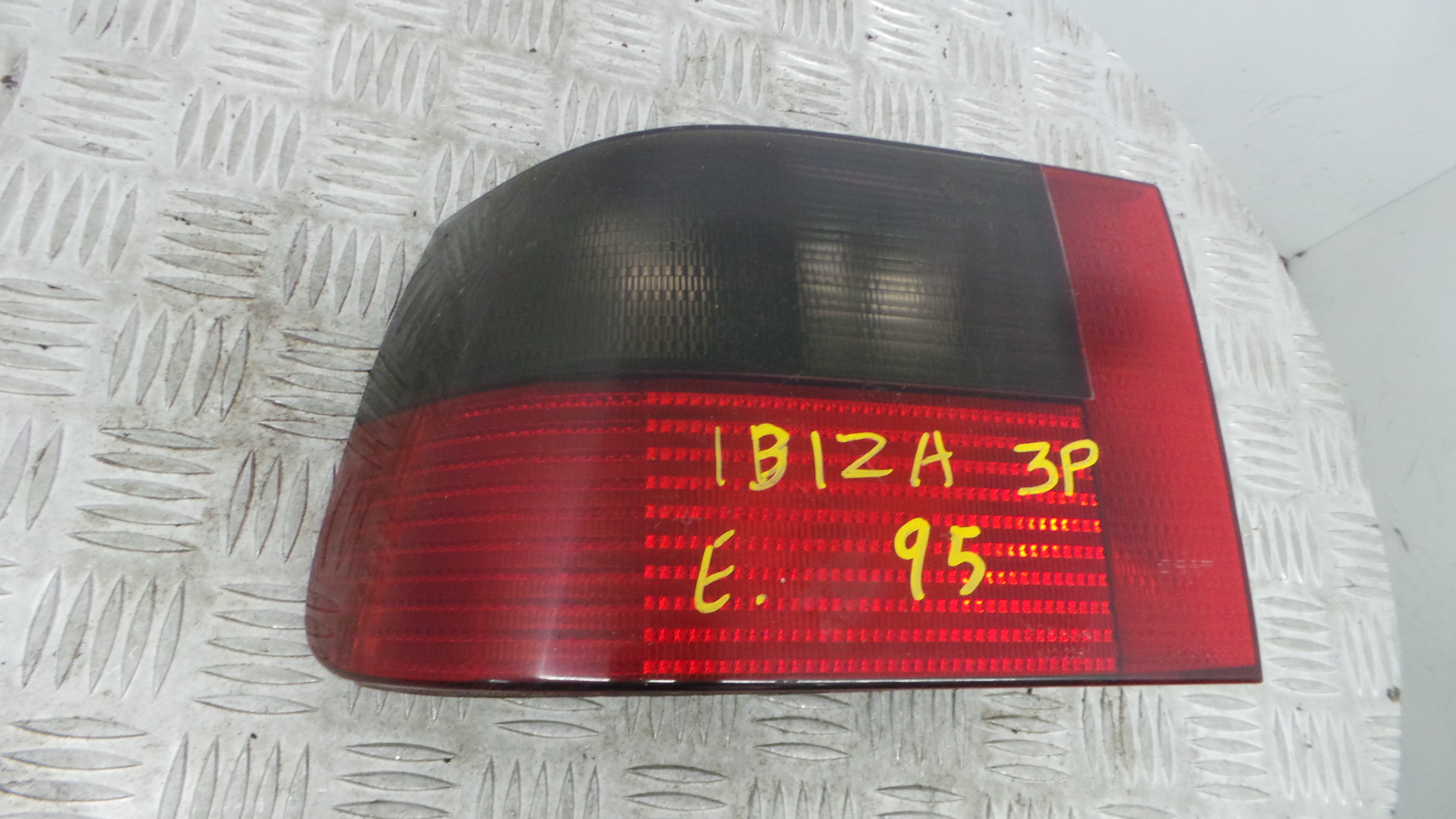 Farolim Stop Esq 6K6945111A - SEAT IBIZA II (6K1), IBIZA Mk II (6K1)-37081245 Farolim Stop Esq 6K6945111A - SEAT IBIZA II (6K1), IBIZA Mk II (6K1)-37081245